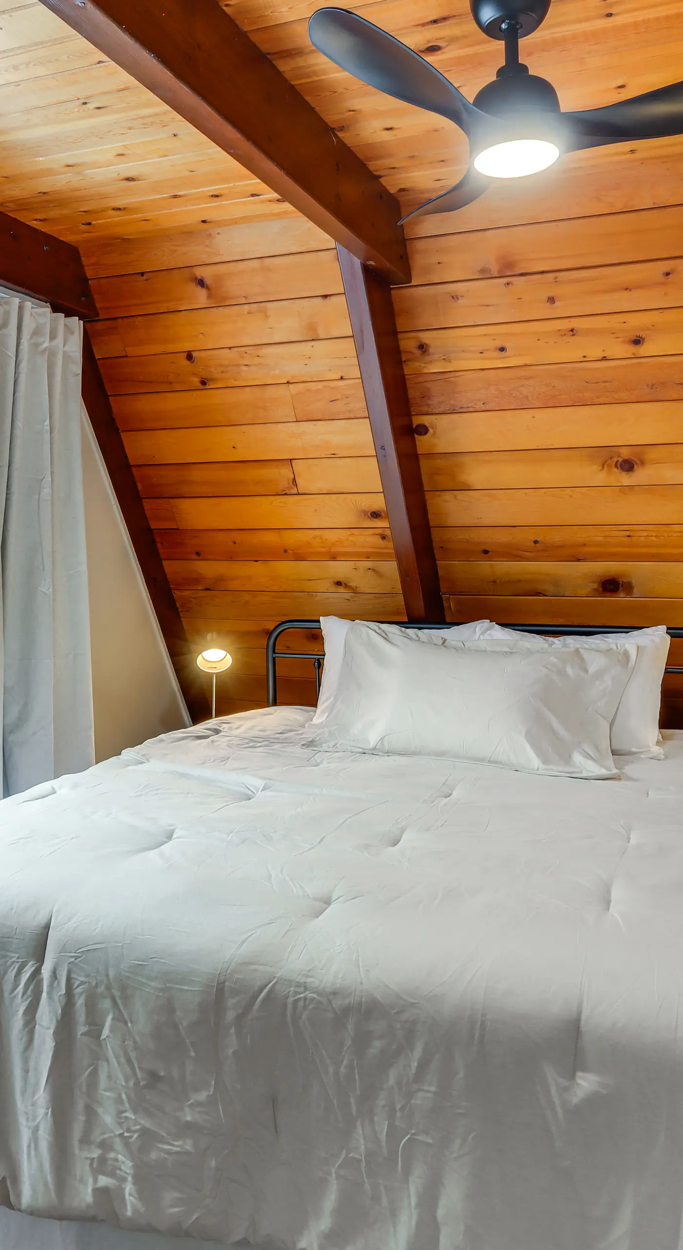 Red Lodge Cabin w/ Hot Tub ~ 1/2 Mi to Downtown!