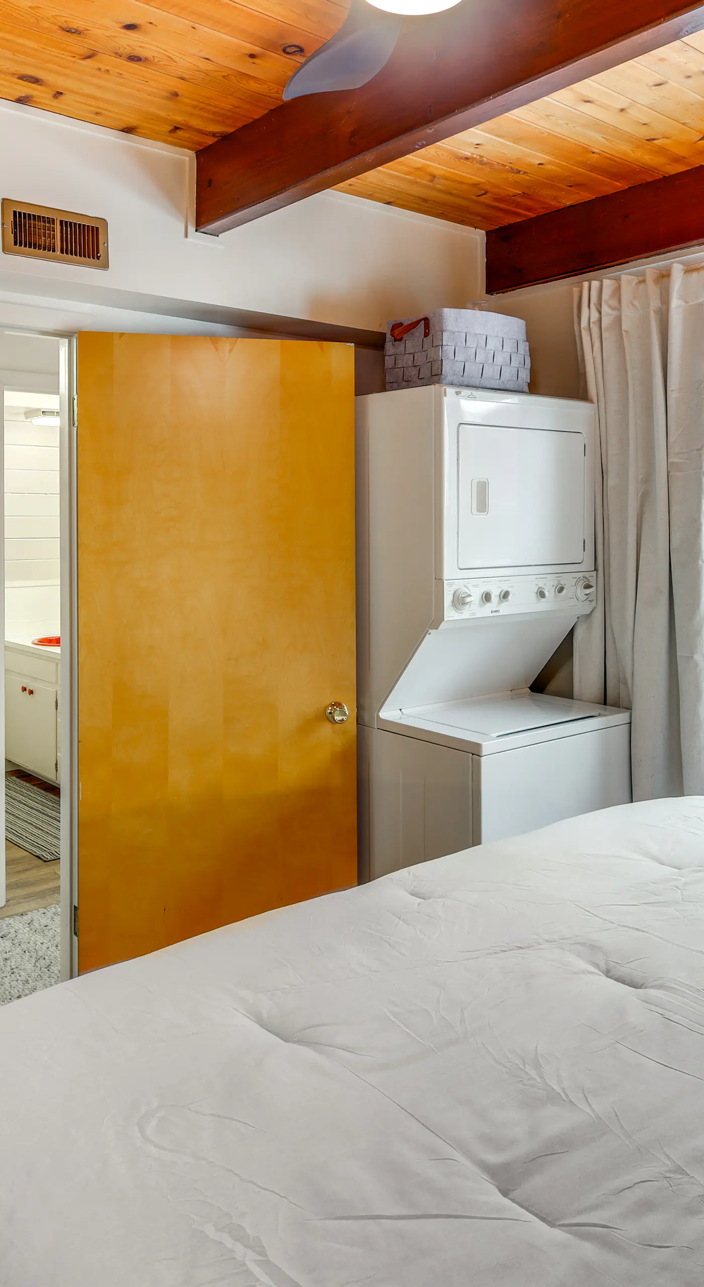 Red Lodge Cabin w/ Hot Tub ~ 1/2 Mi to Downtown!