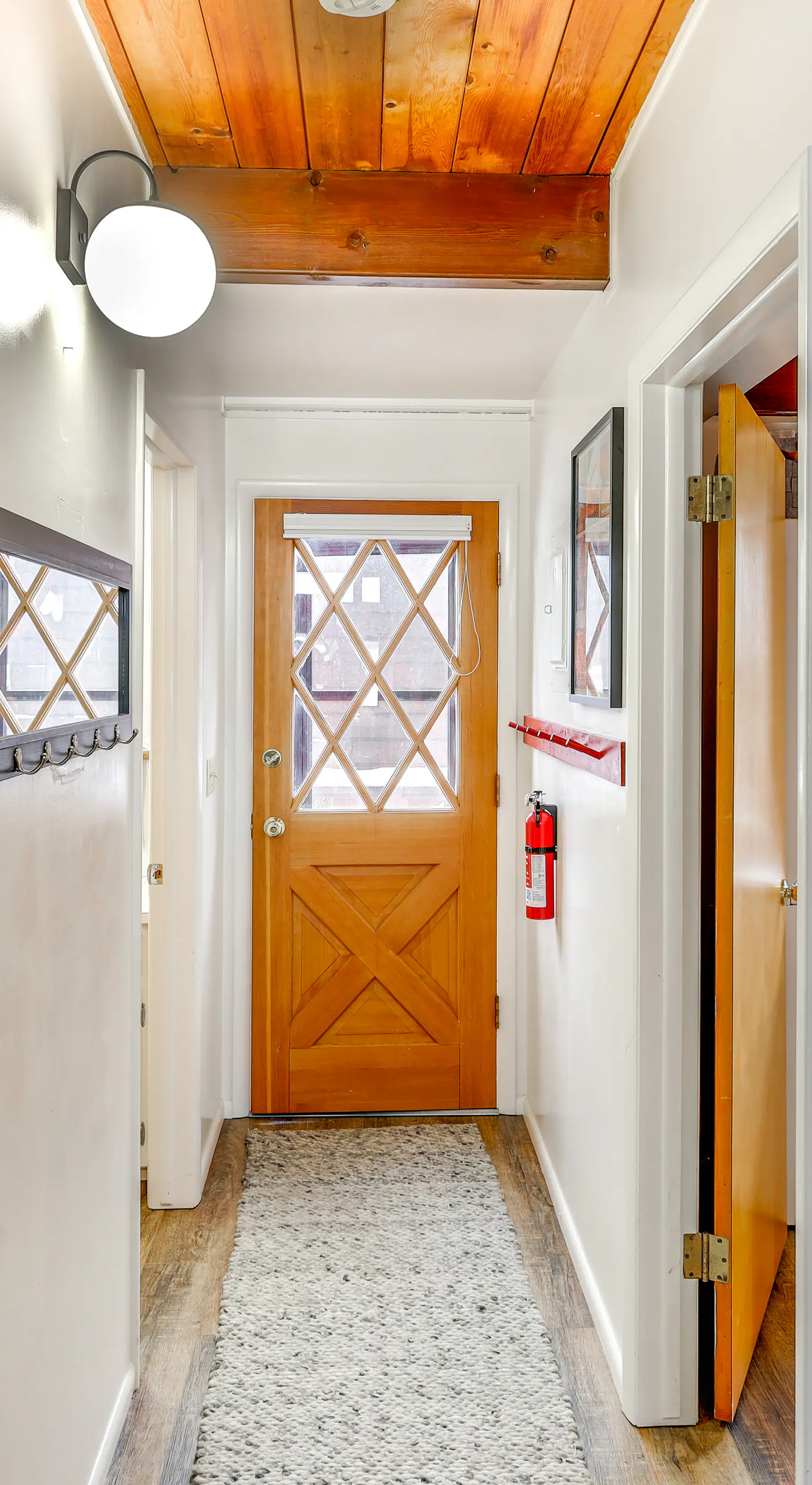 Red Lodge Cabin w/ Hot Tub ~ 1/2 Mi to Downtown!