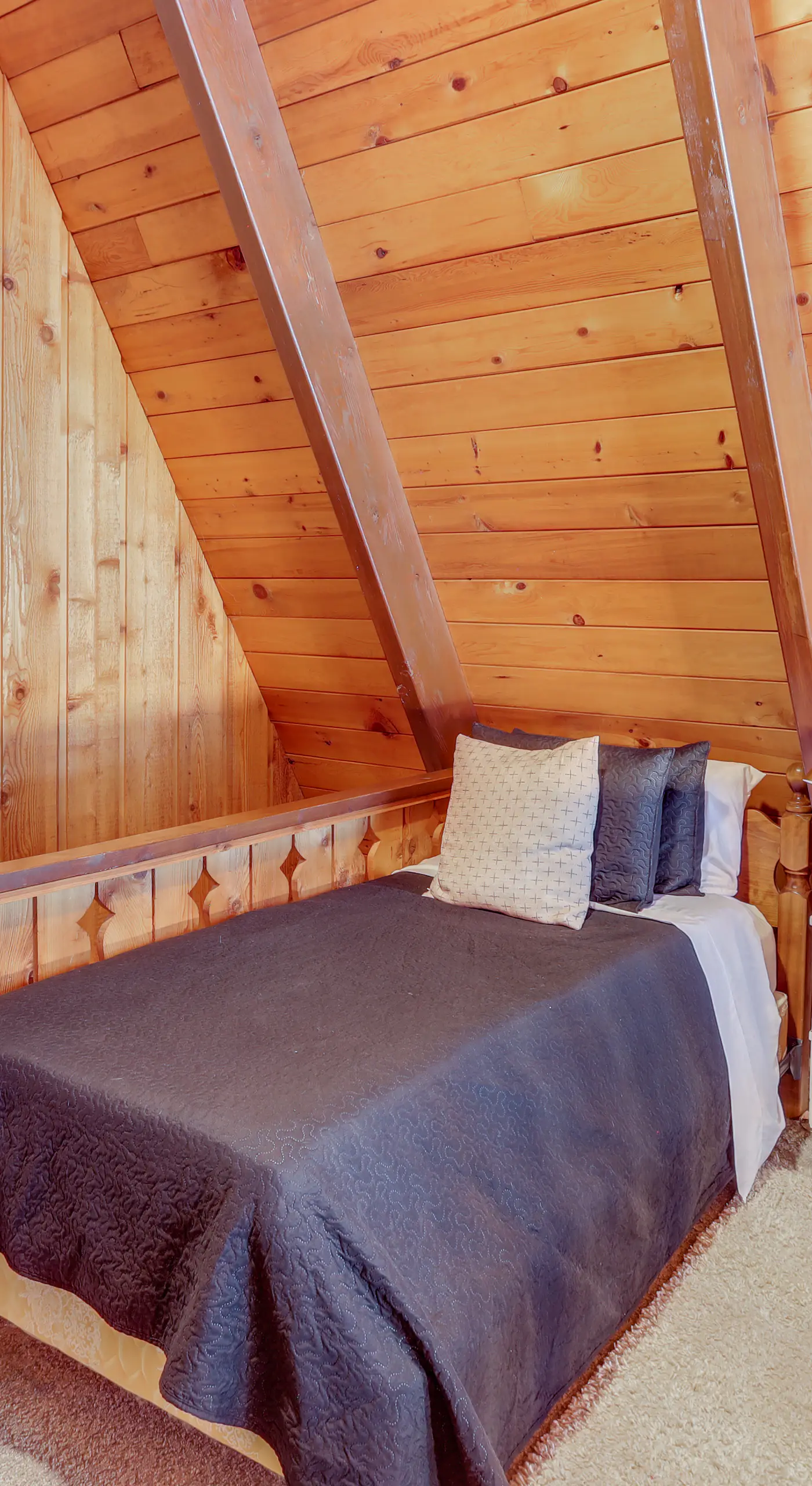 Red Lodge Cabin w/ Hot Tub ~ 1/2 Mi to Downtown!