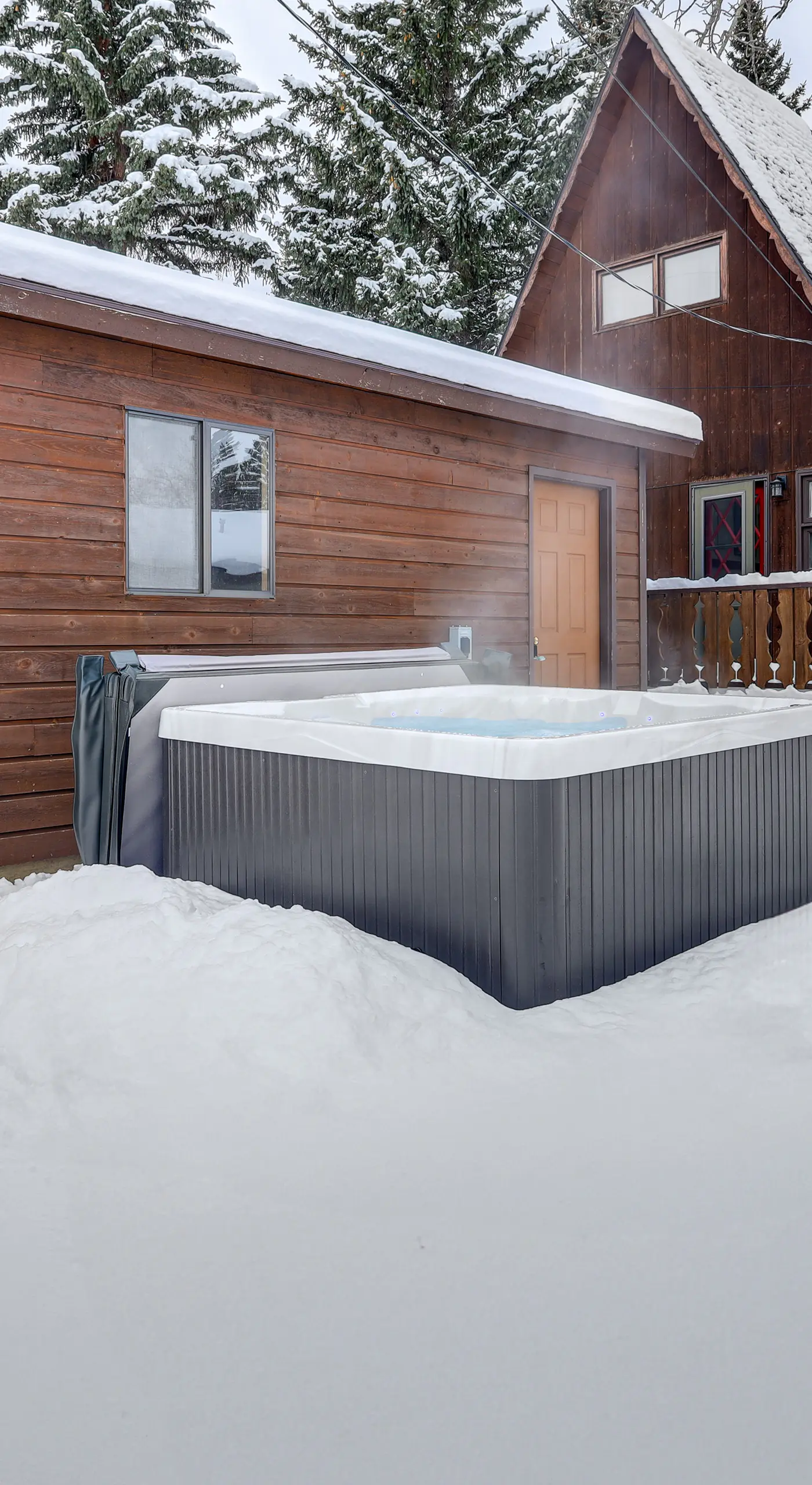 Red Lodge Cabin w/ Hot Tub ~ 1/2 Mi to Downtown!