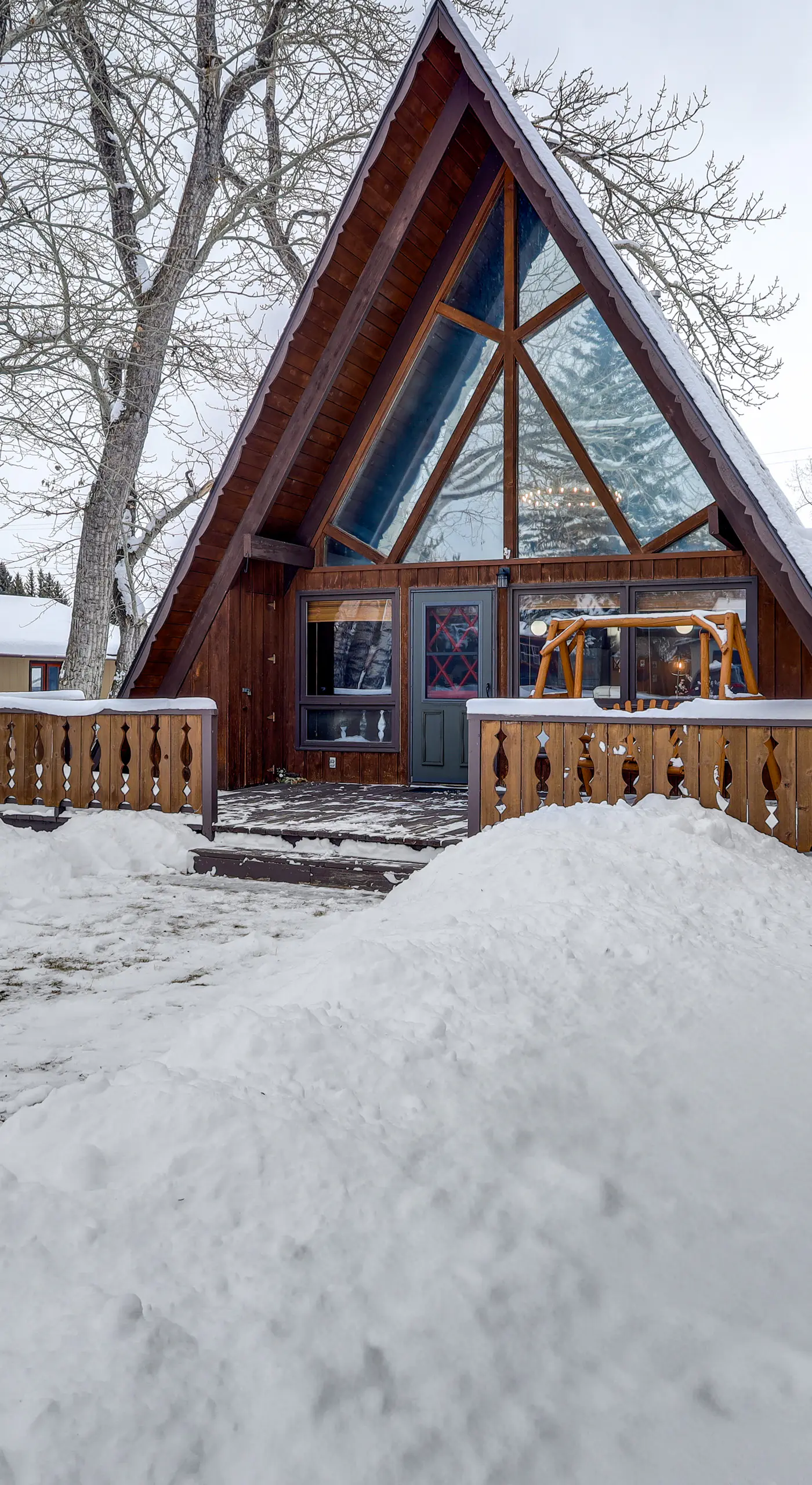 Red Lodge Cabin w/ Hot Tub ~ 1/2 Mi to Downtown!