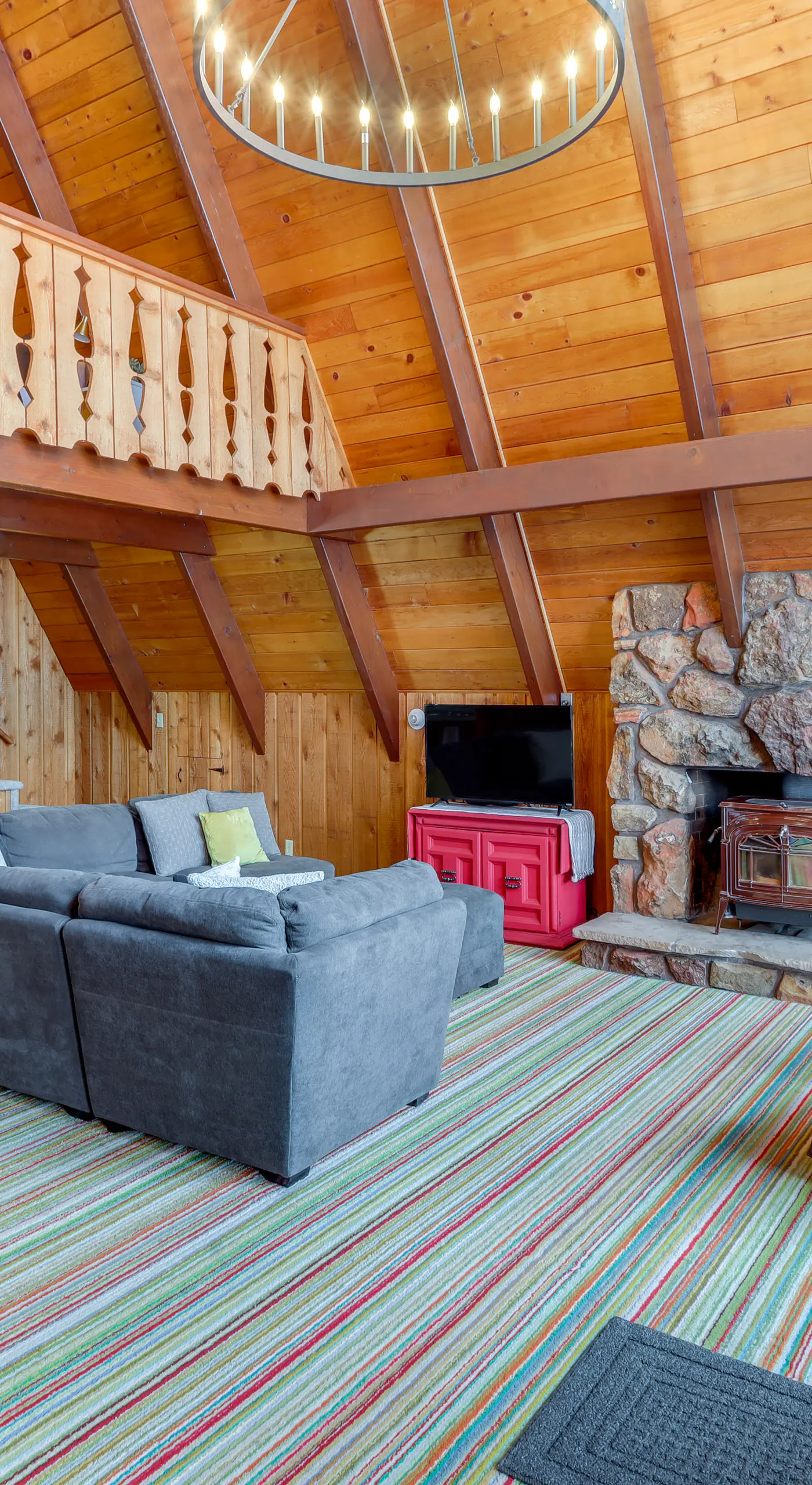 Red Lodge Cabin w/ Hot Tub ~ 1/2 Mi to Downtown!