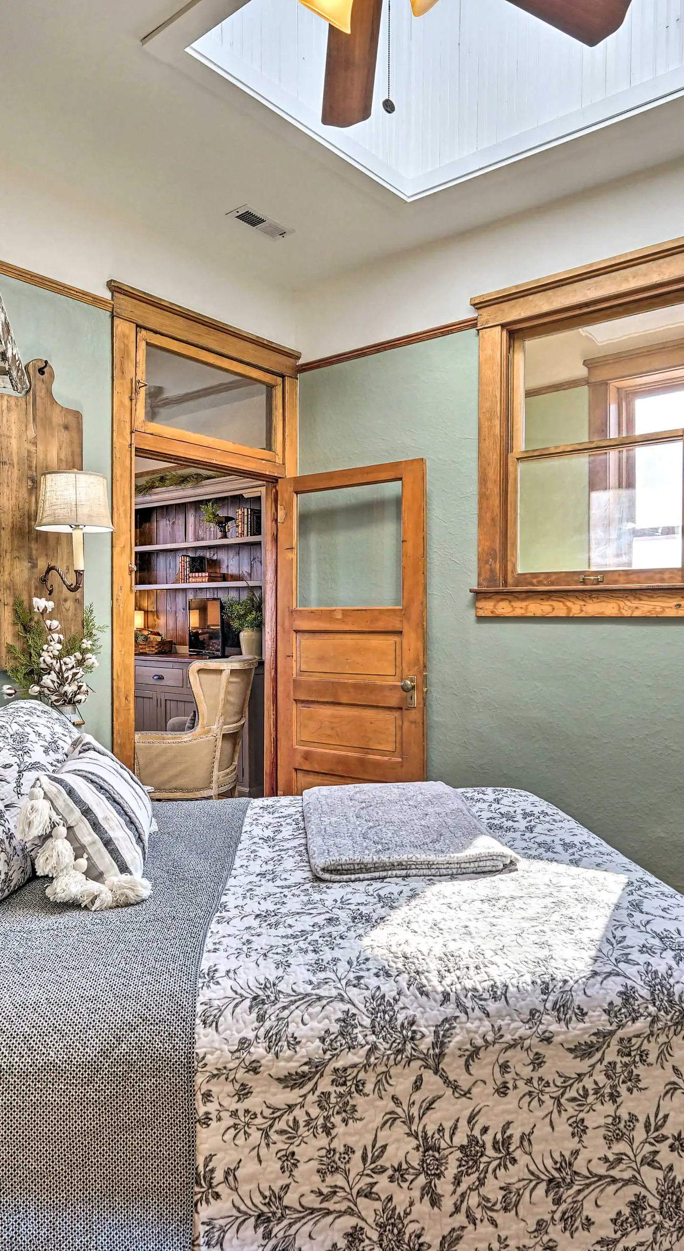 Walk to Shops & Restaurants: Dtwn Laramie Condo!