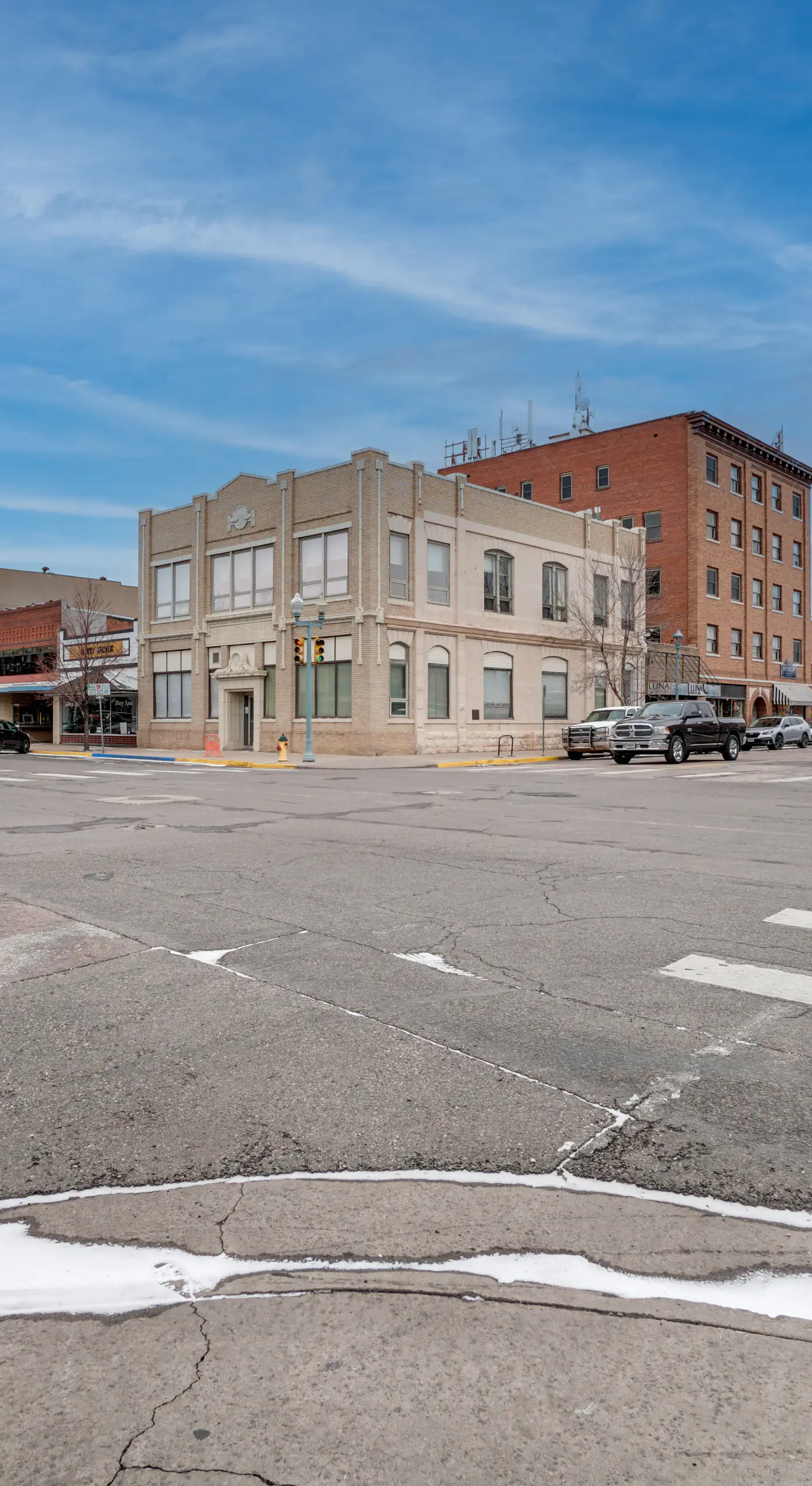 1 Mi to UW: Historic Laramie Apt