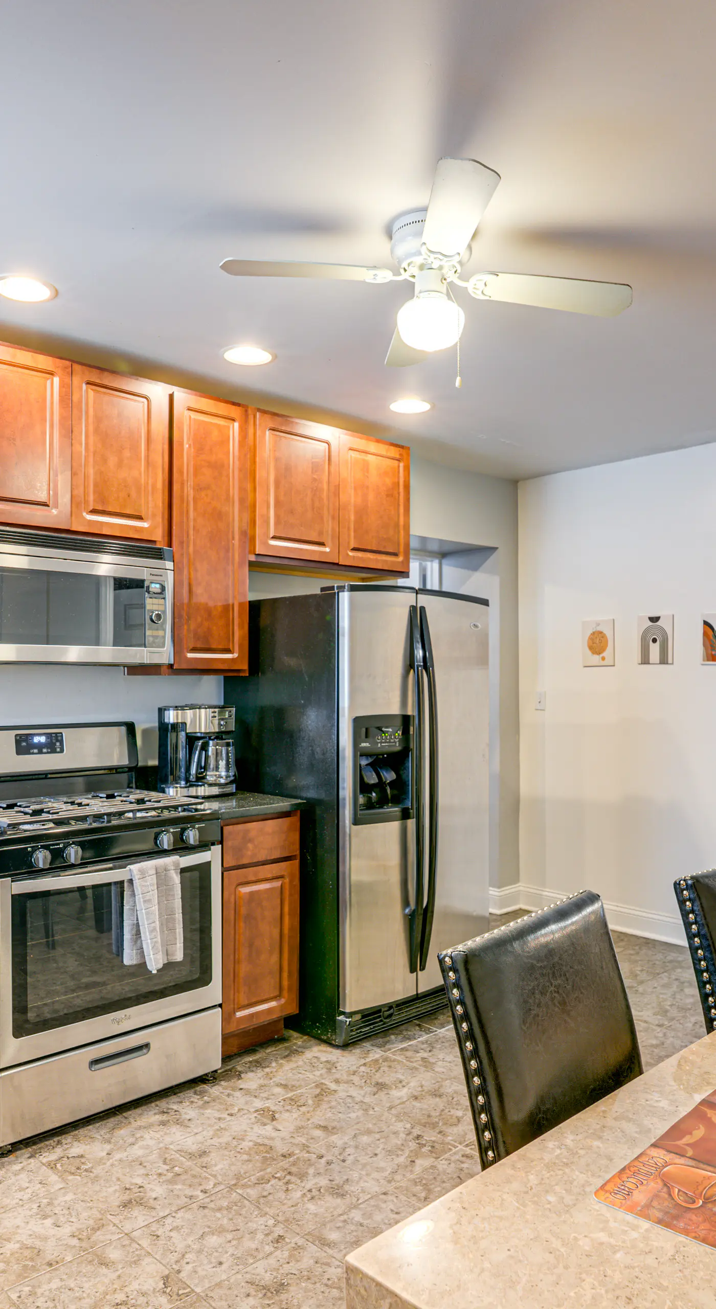 1 Mi to Washington Park: Spacious 1st-Floor Condo!