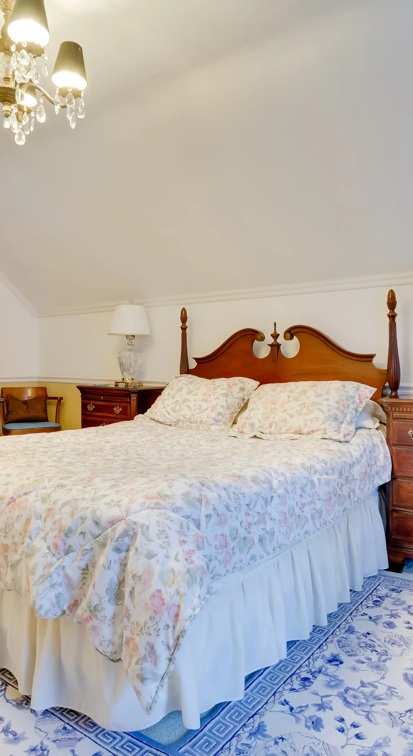 1 Mi to Downtown: Apt w/ Balcony in Minneapolis!
