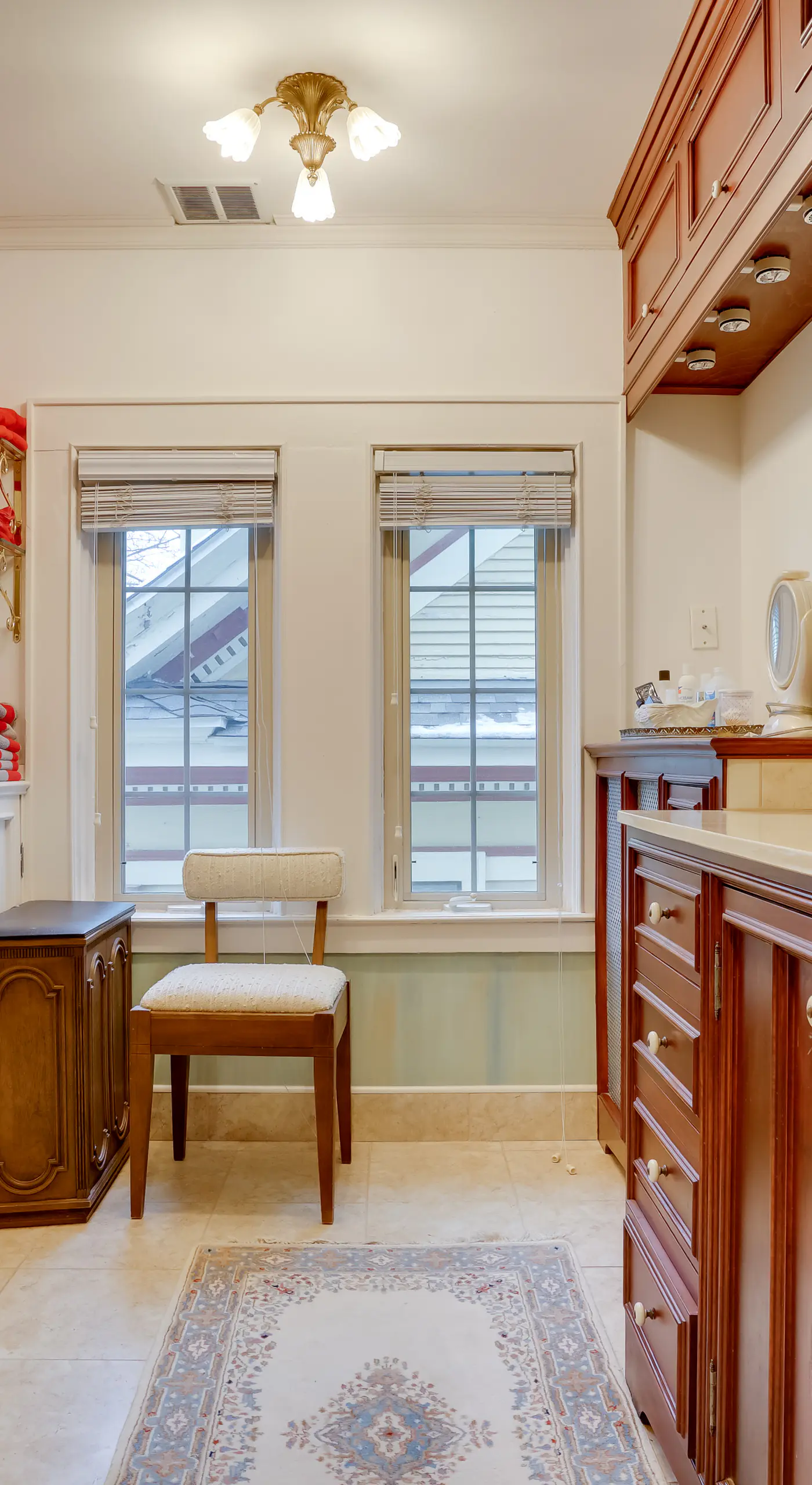 1 Mi to Downtown: Apt w/ Balcony in Minneapolis!