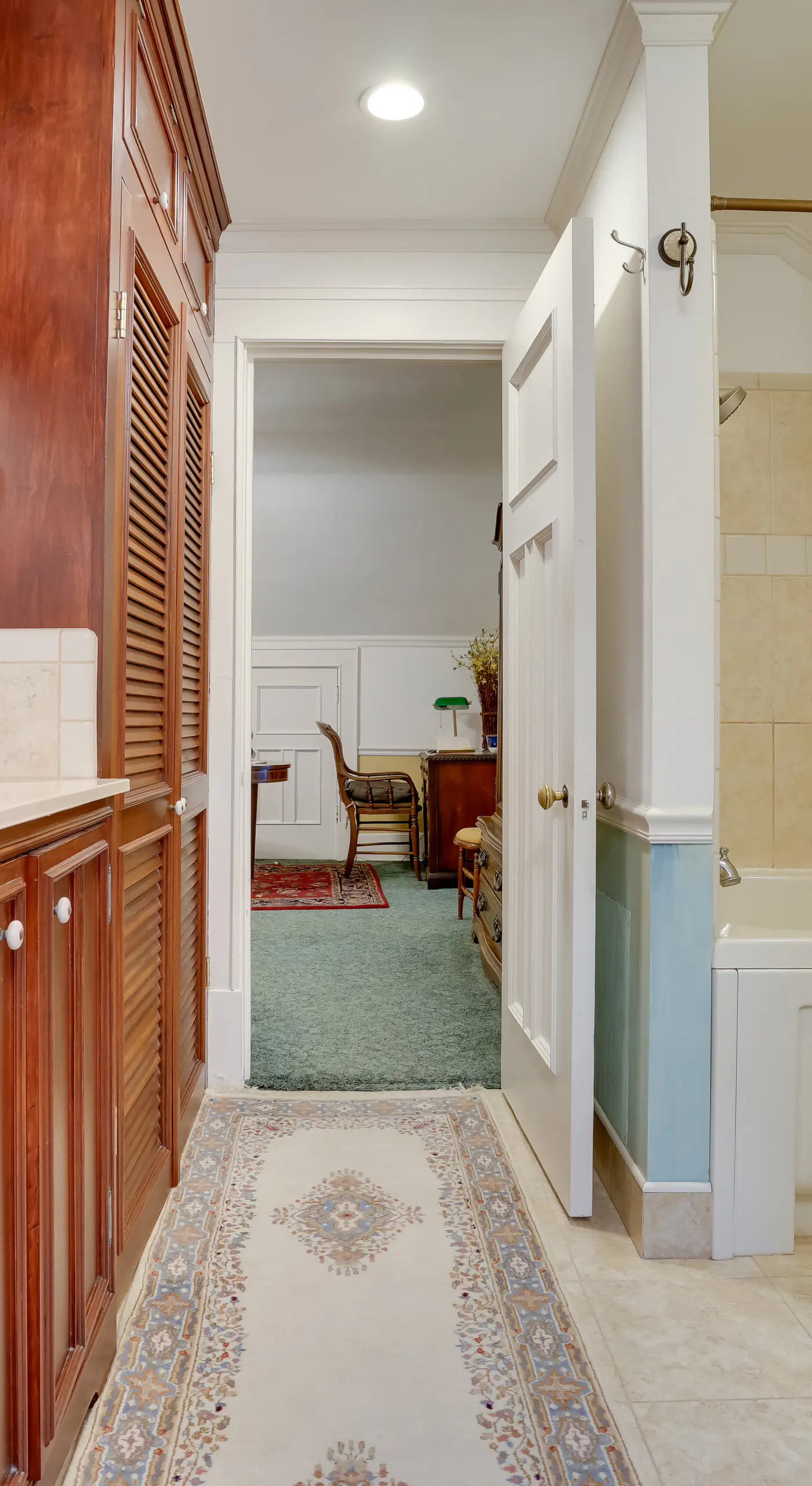 1 Mi to Downtown: Apt w/ Balcony in Minneapolis!