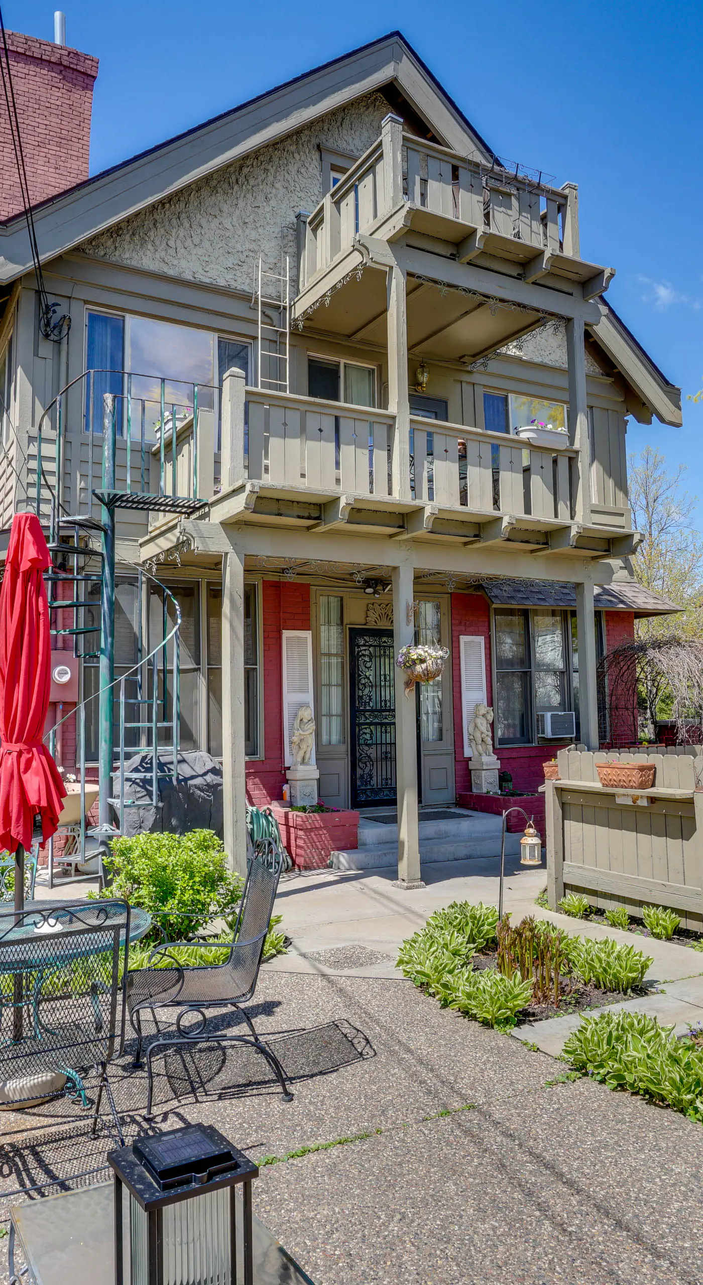 1 Mi to Downtown: Apt w/ Balcony in Minneapolis!