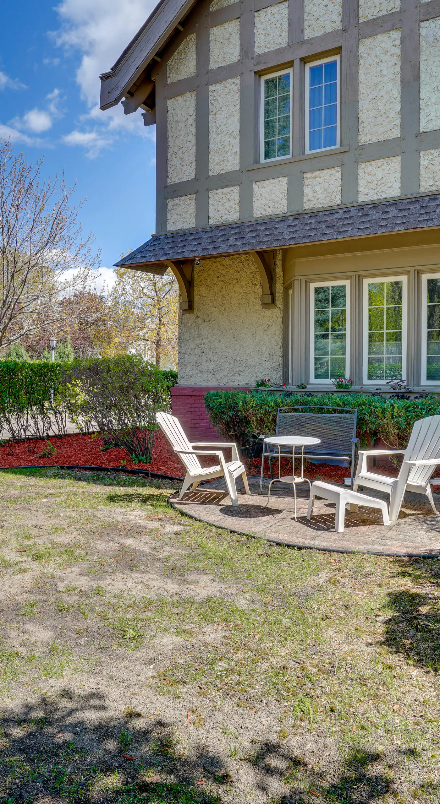 1 Mi to Downtown: Apt w/ Balcony in Minneapolis!