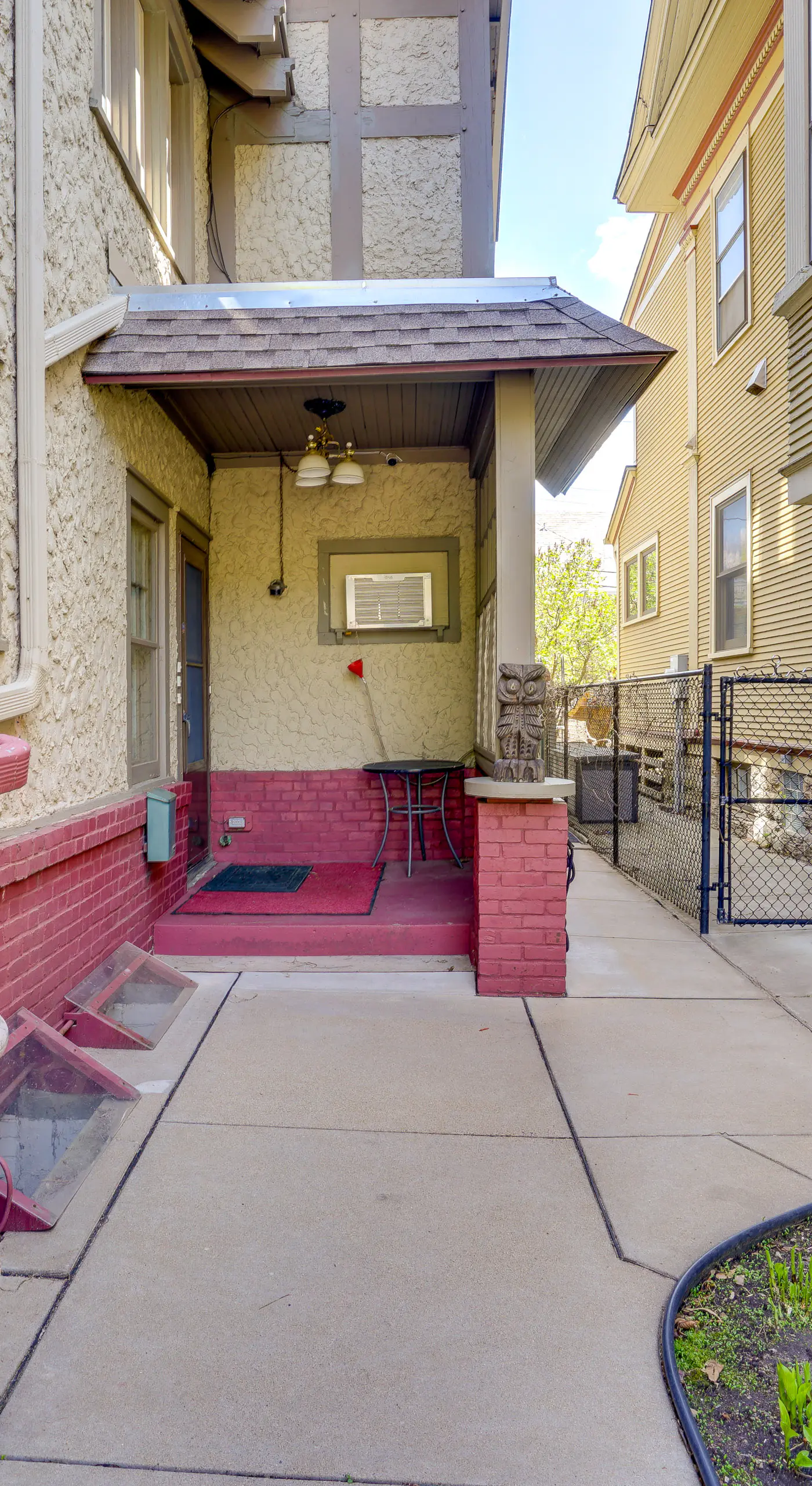 1 Mi to Downtown: Apt w/ Balcony in Minneapolis!