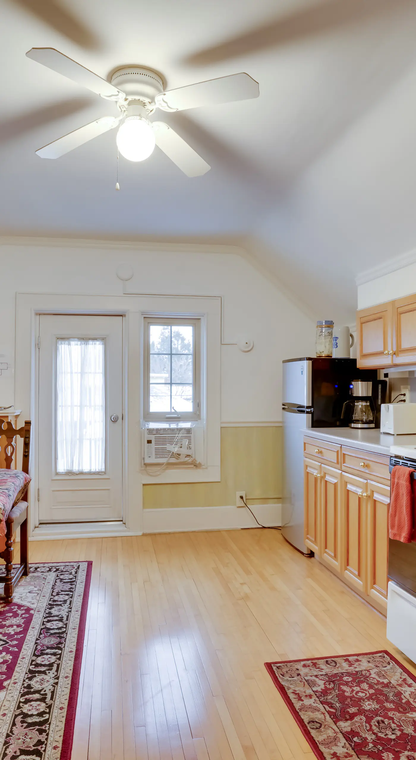 1 Mi to Downtown: Apt w/ Balcony in Minneapolis!