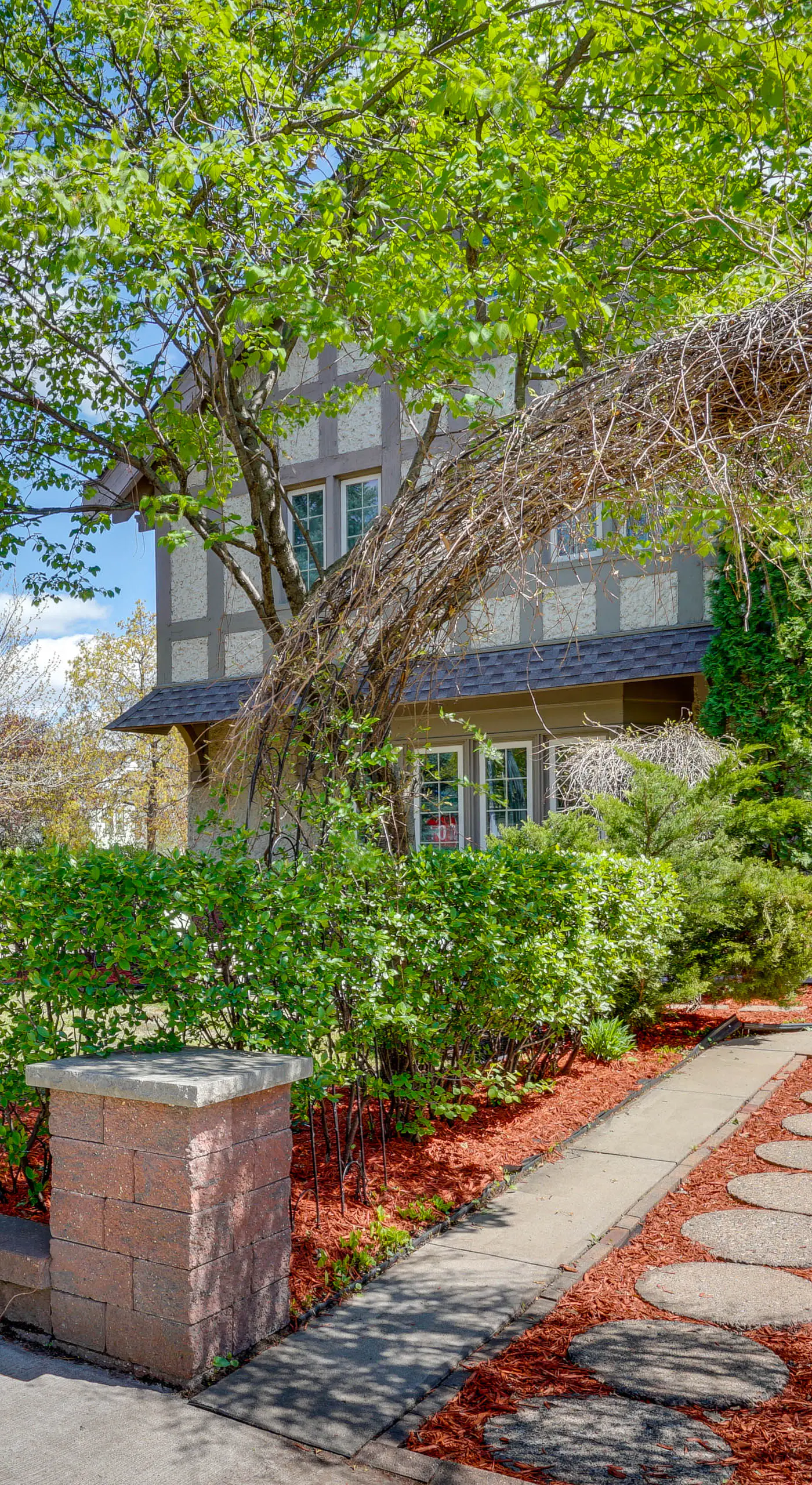 1 Mi to Downtown: Apt w/ Balcony in Minneapolis!