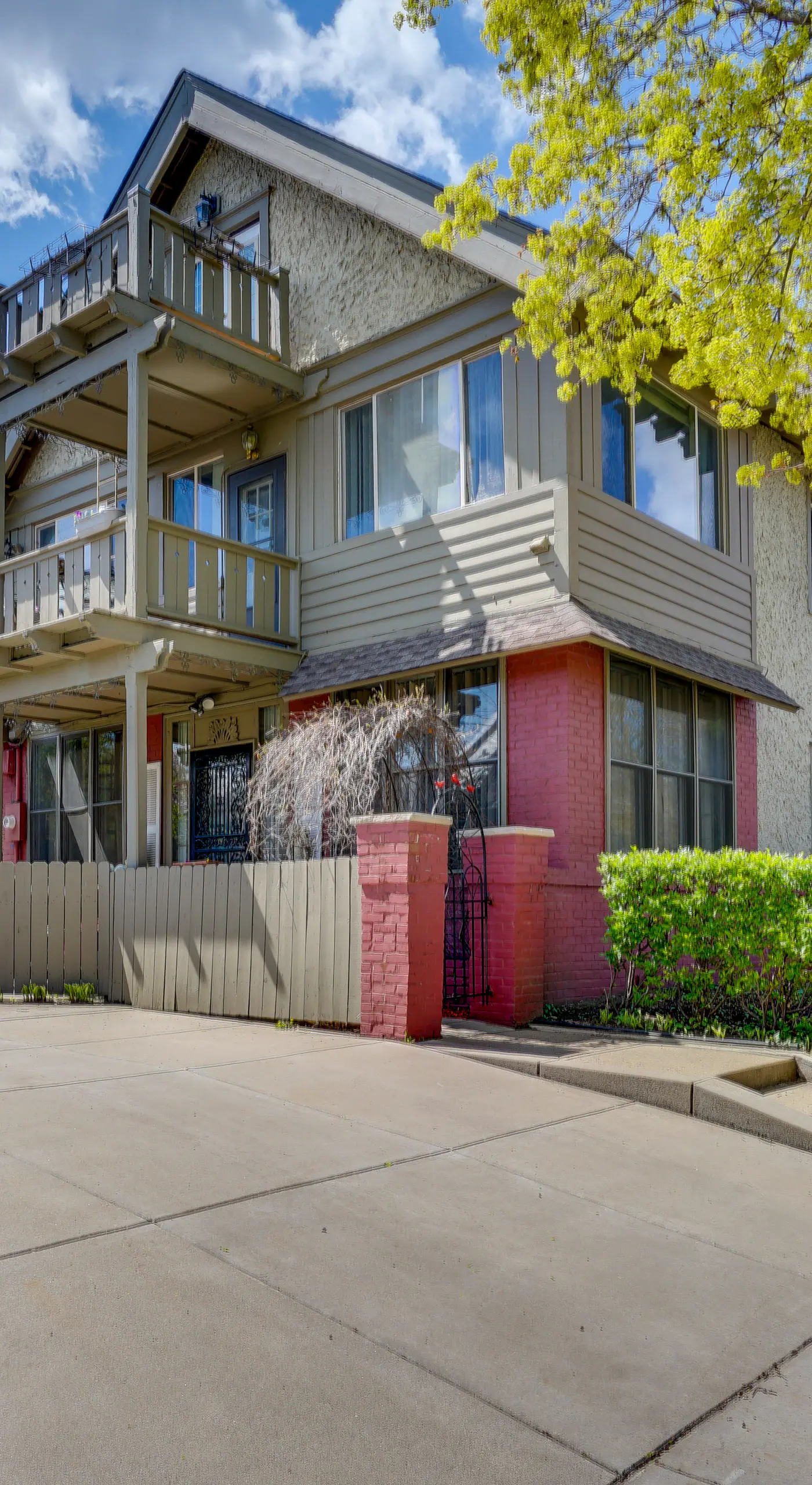 1 Mi to Downtown: Apt w/ Balcony in Minneapolis!