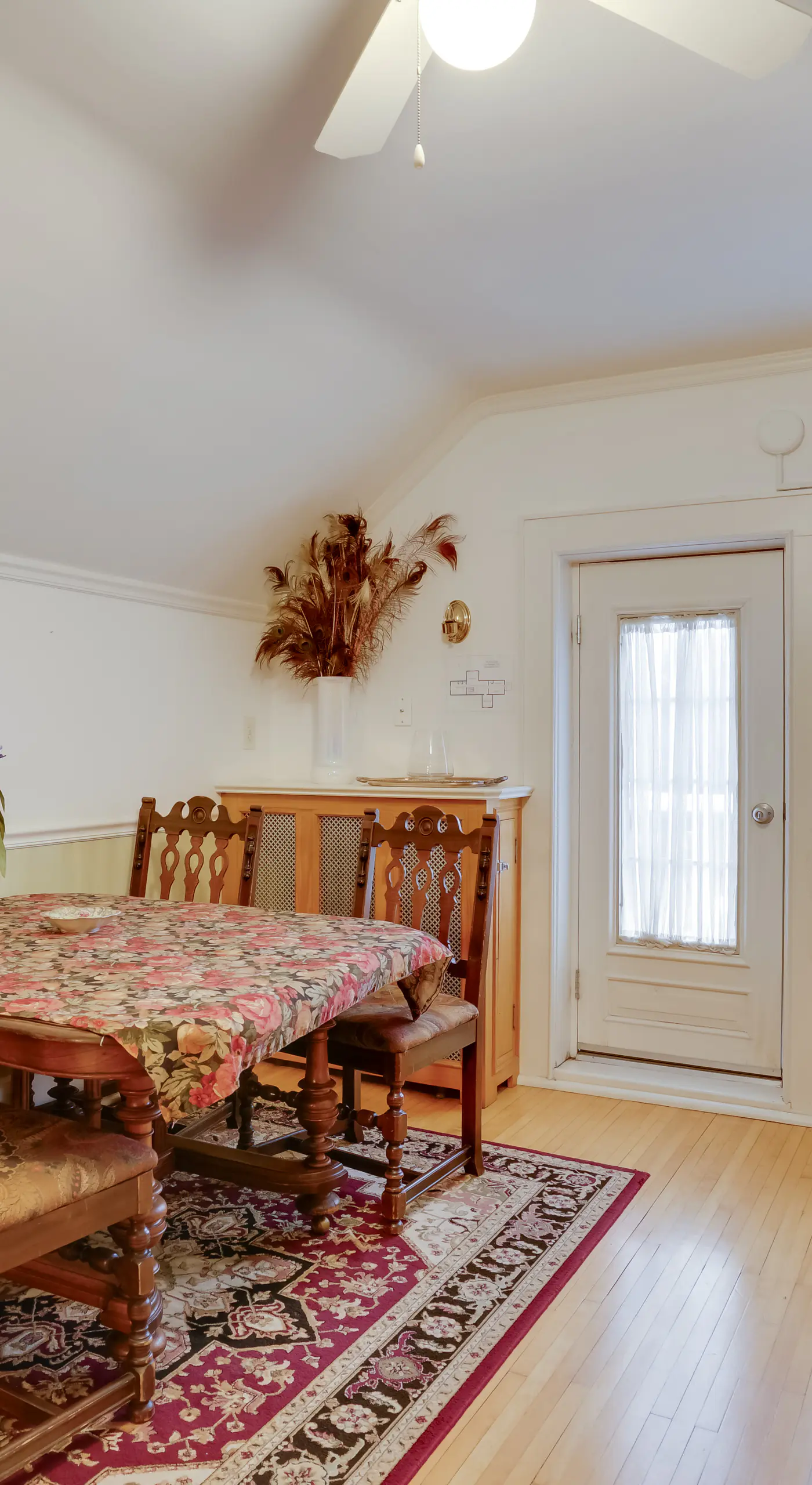 1 Mi to Downtown: Apt w/ Balcony in Minneapolis!