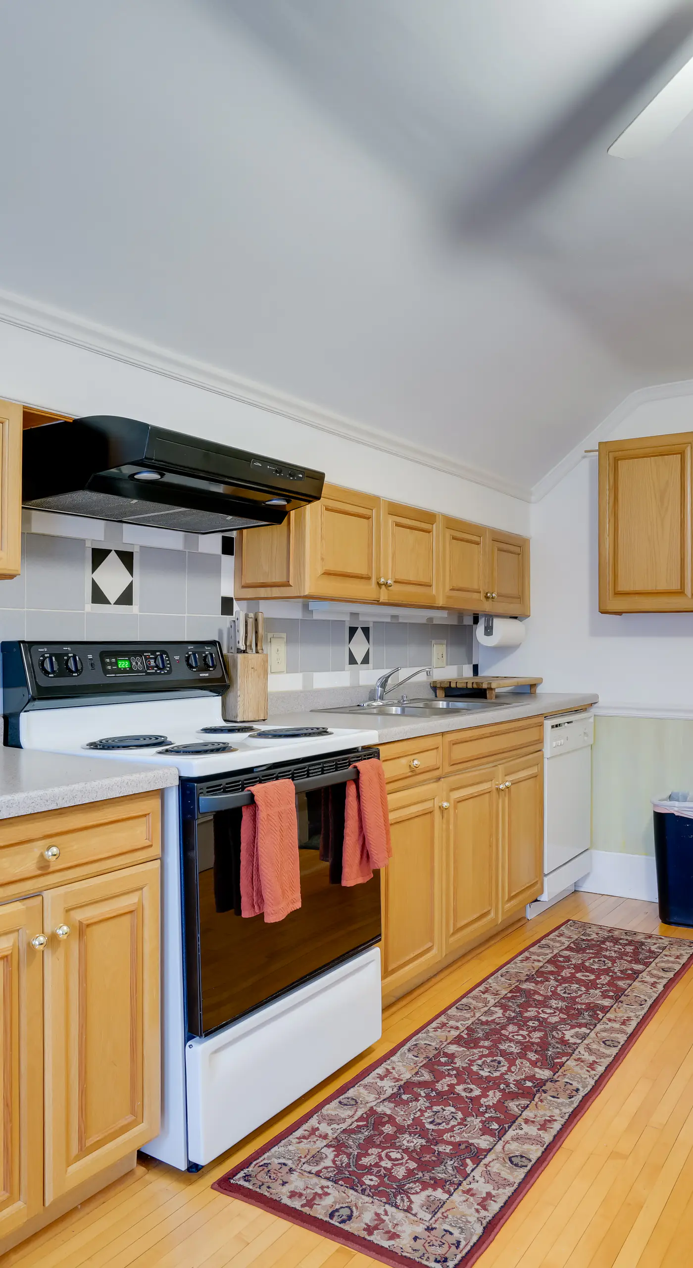 1 Mi to Downtown: Apt w/ Balcony in Minneapolis!