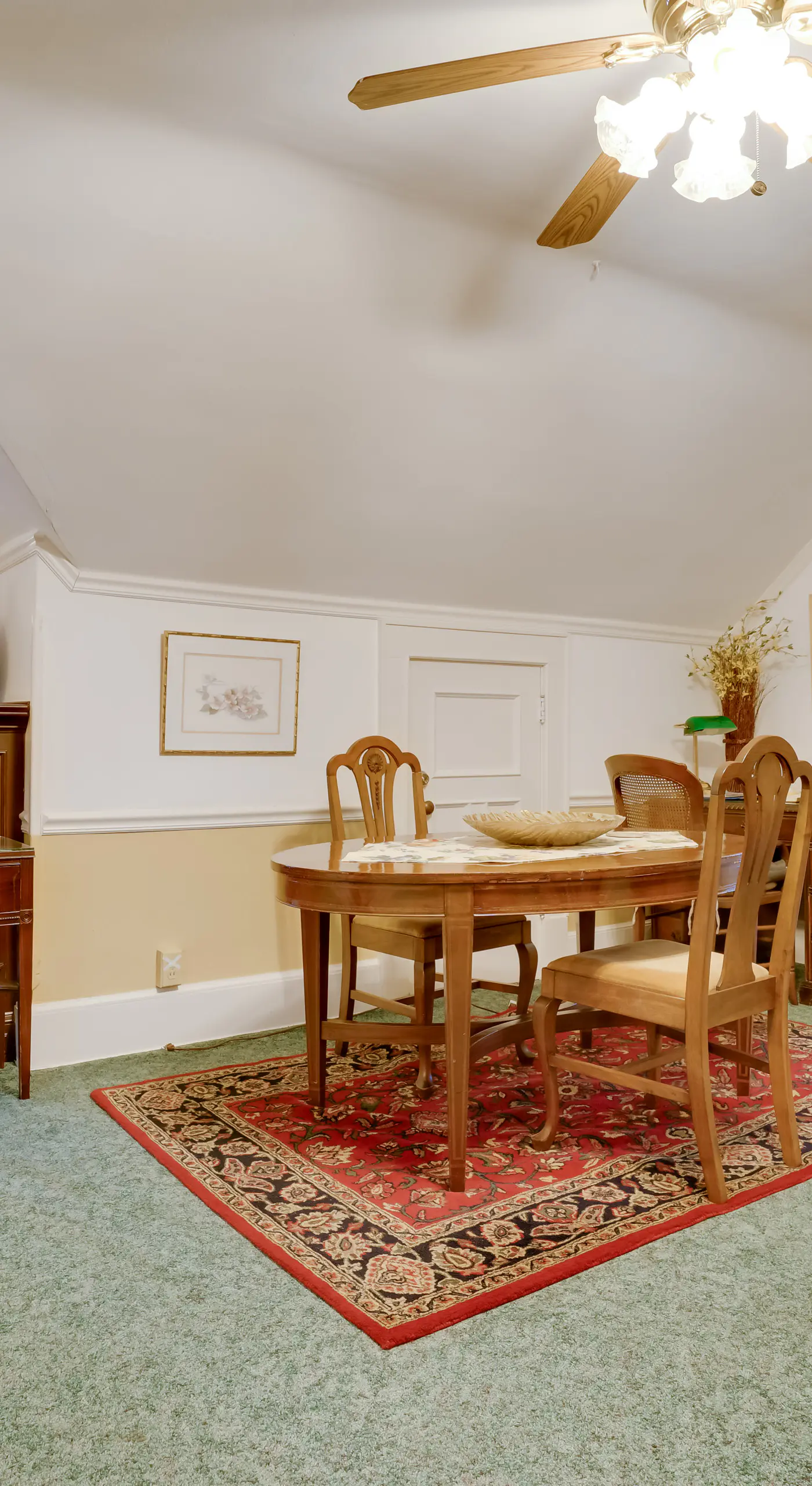 1 Mi to Downtown: Apt w/ Balcony in Minneapolis!