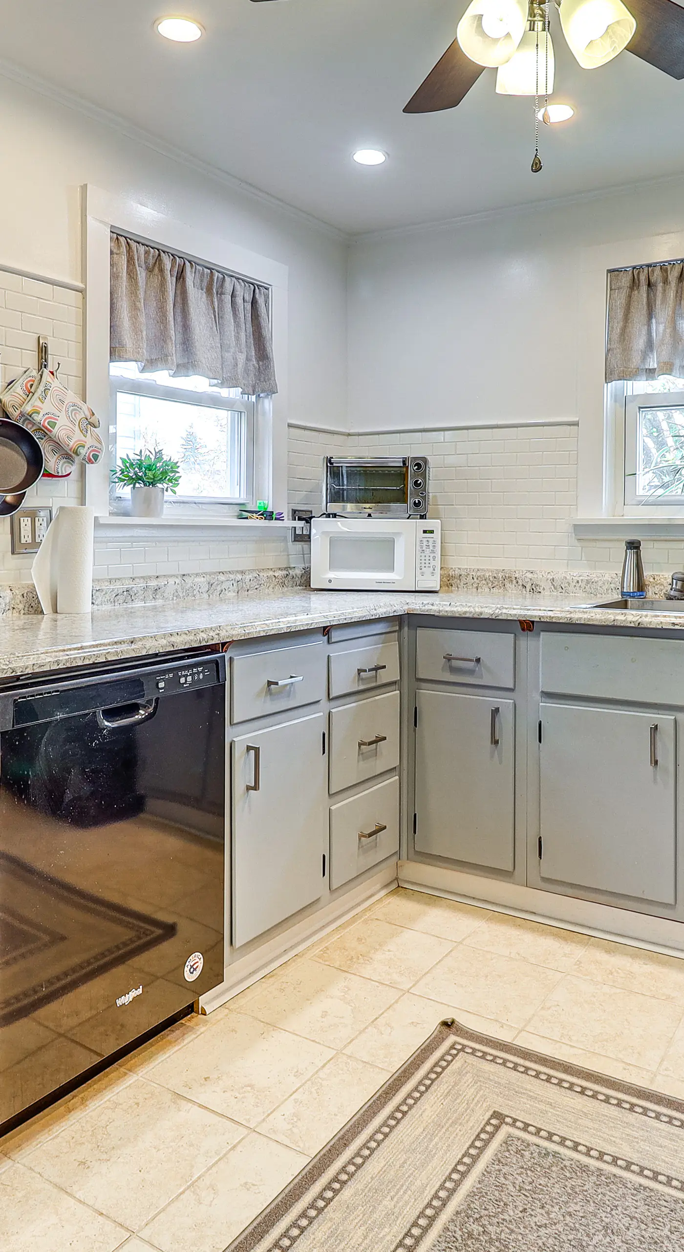 Game Room & Fire Pit: West Mifflin Home!