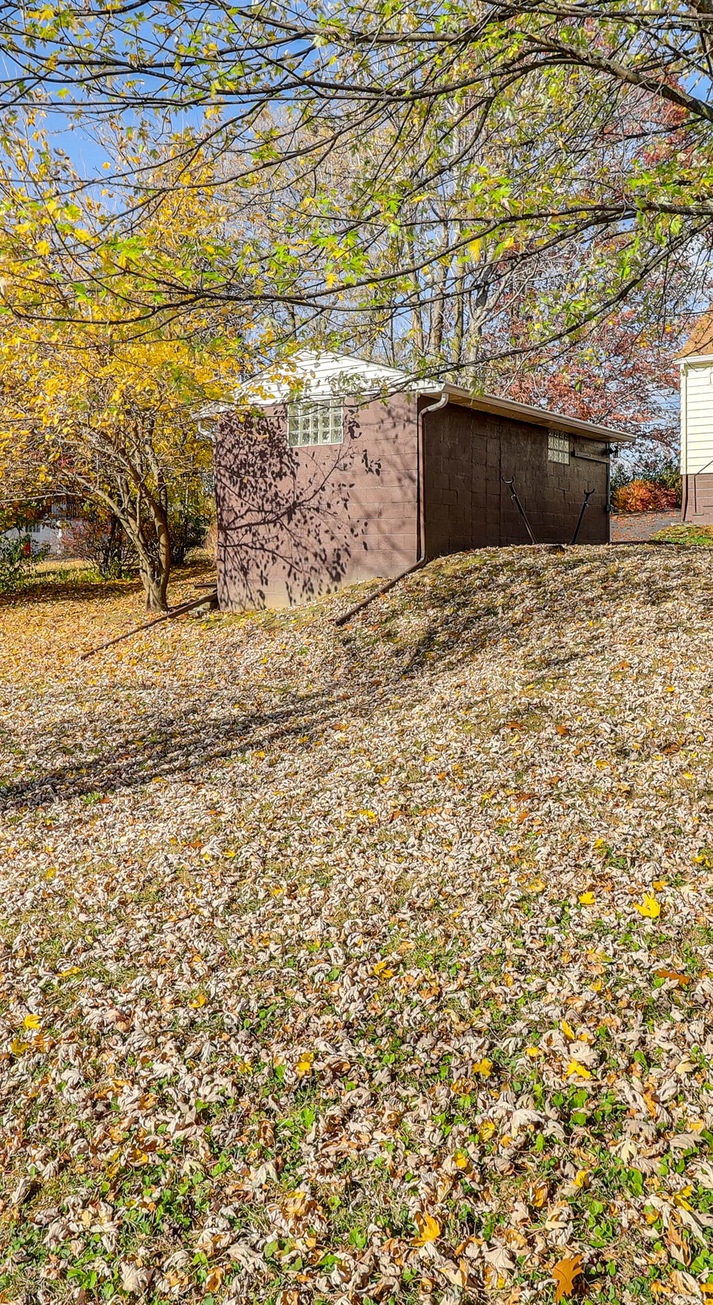 Game Room & Fire Pit: West Mifflin Home!