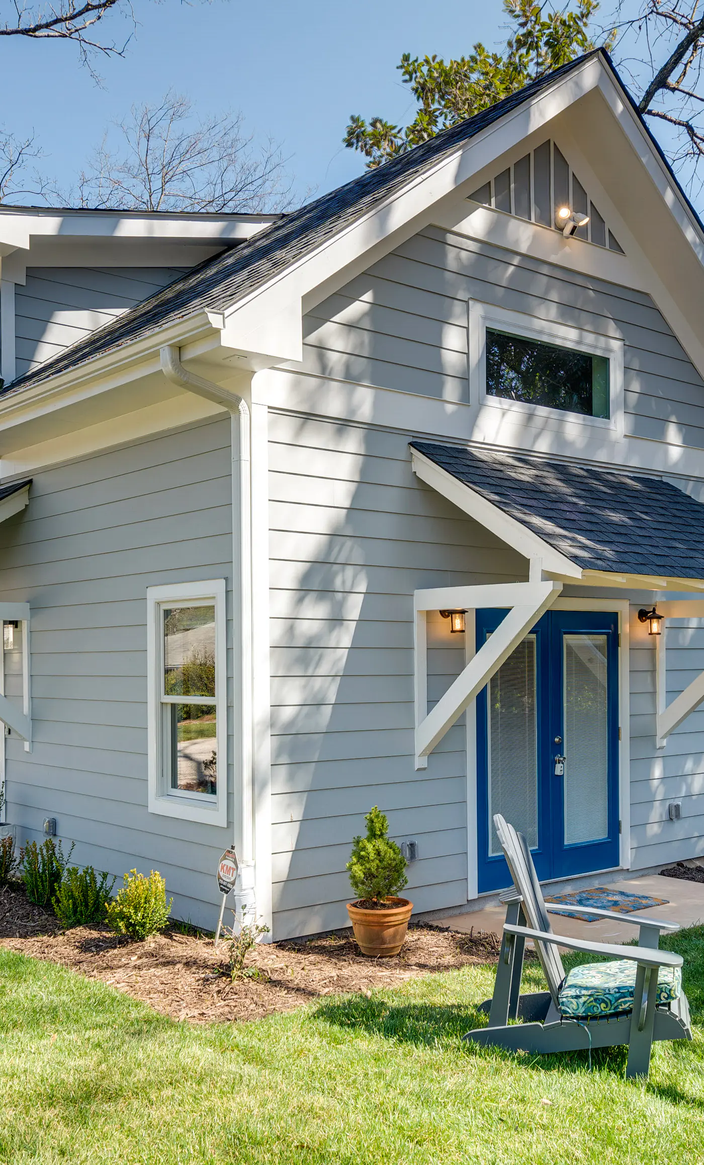 West Atlanta Craftsman Studio with Front Yard!