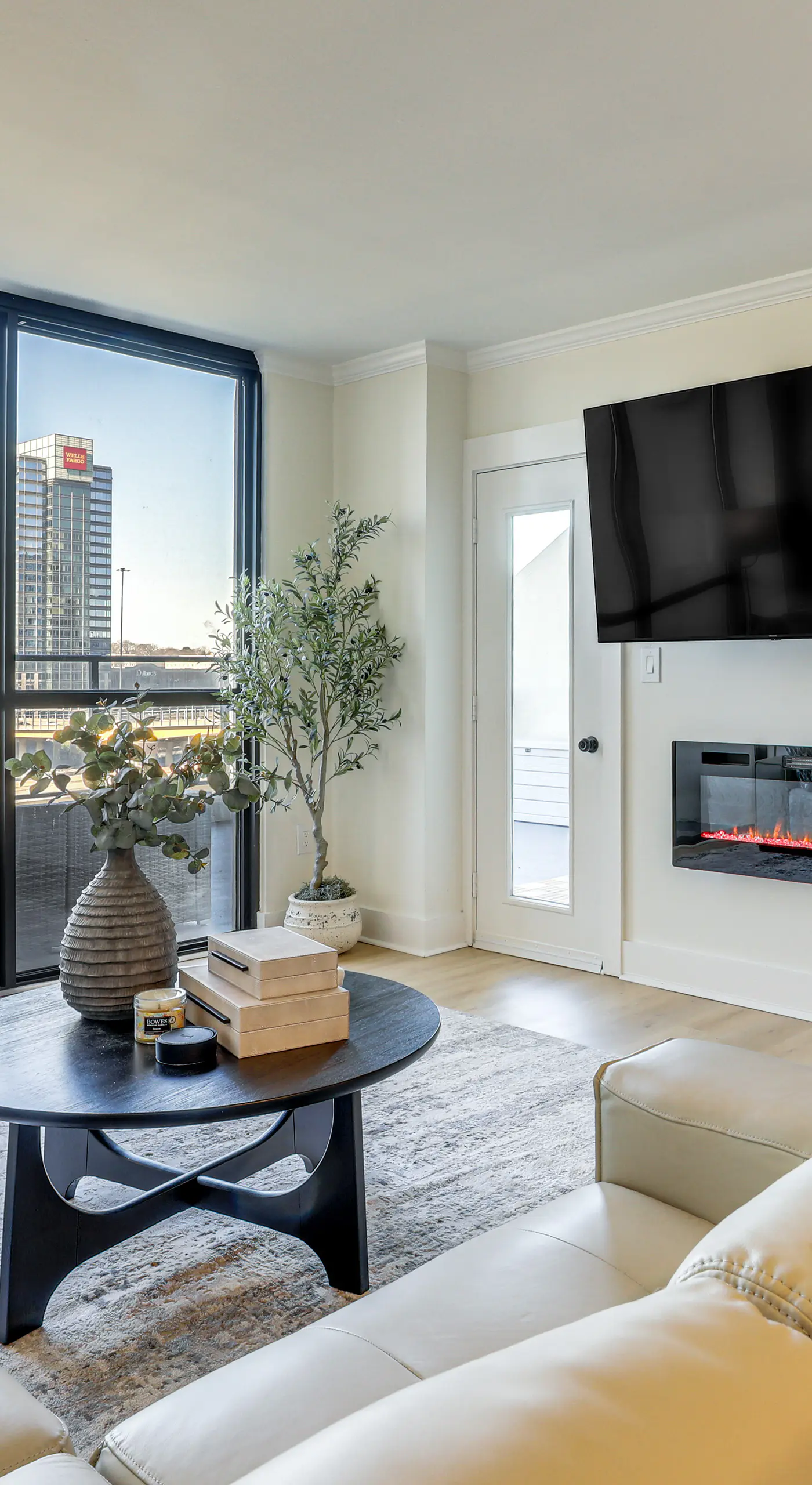 Balcony + Community Perks: Modern Atlanta Condo!