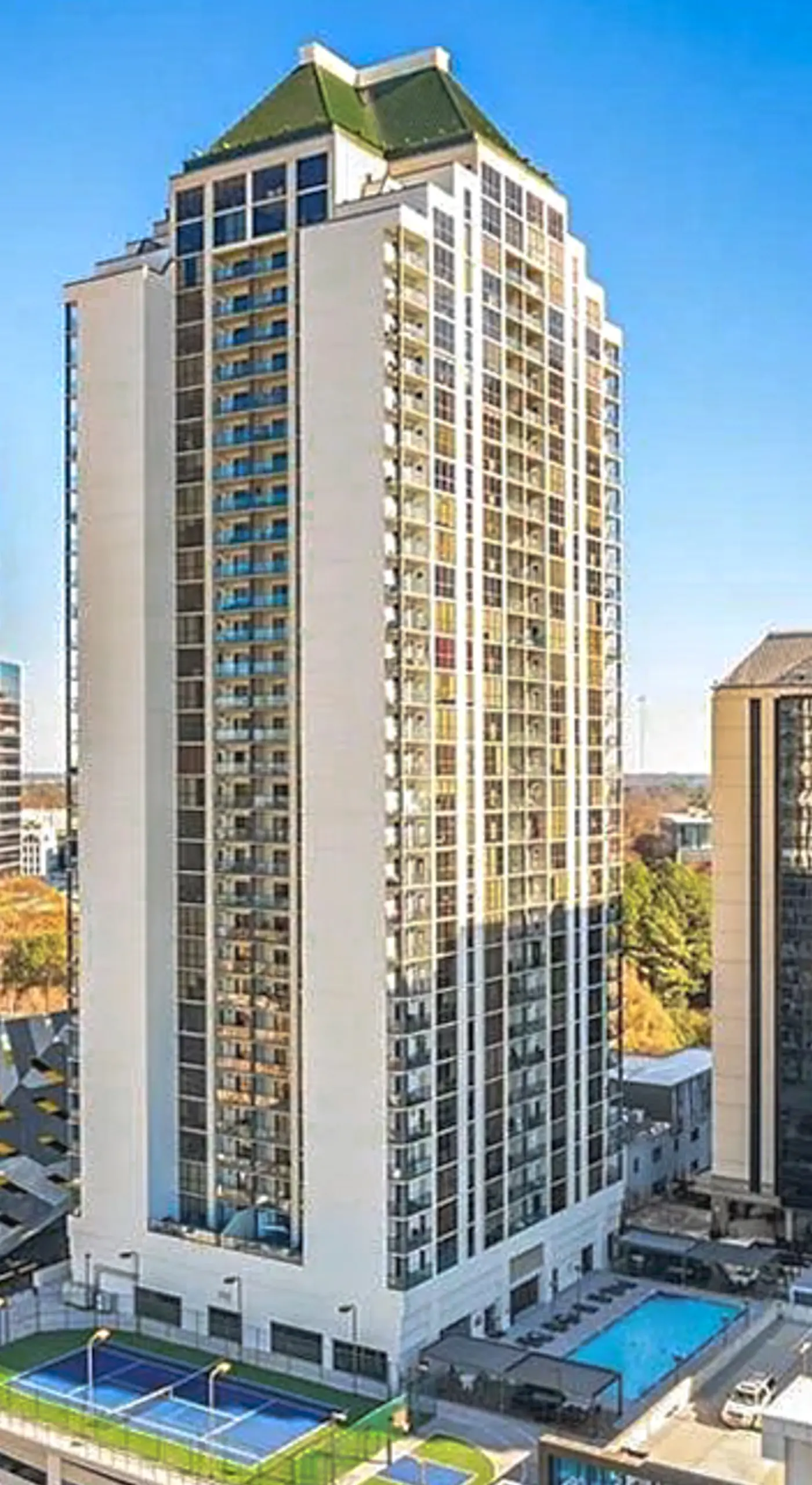 Balcony + Community Perks: Modern Atlanta Condo!
