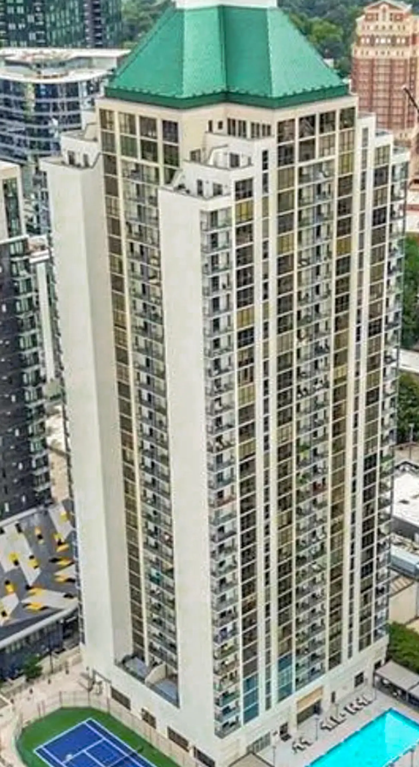 Balcony + Community Perks: Modern Atlanta Condo!