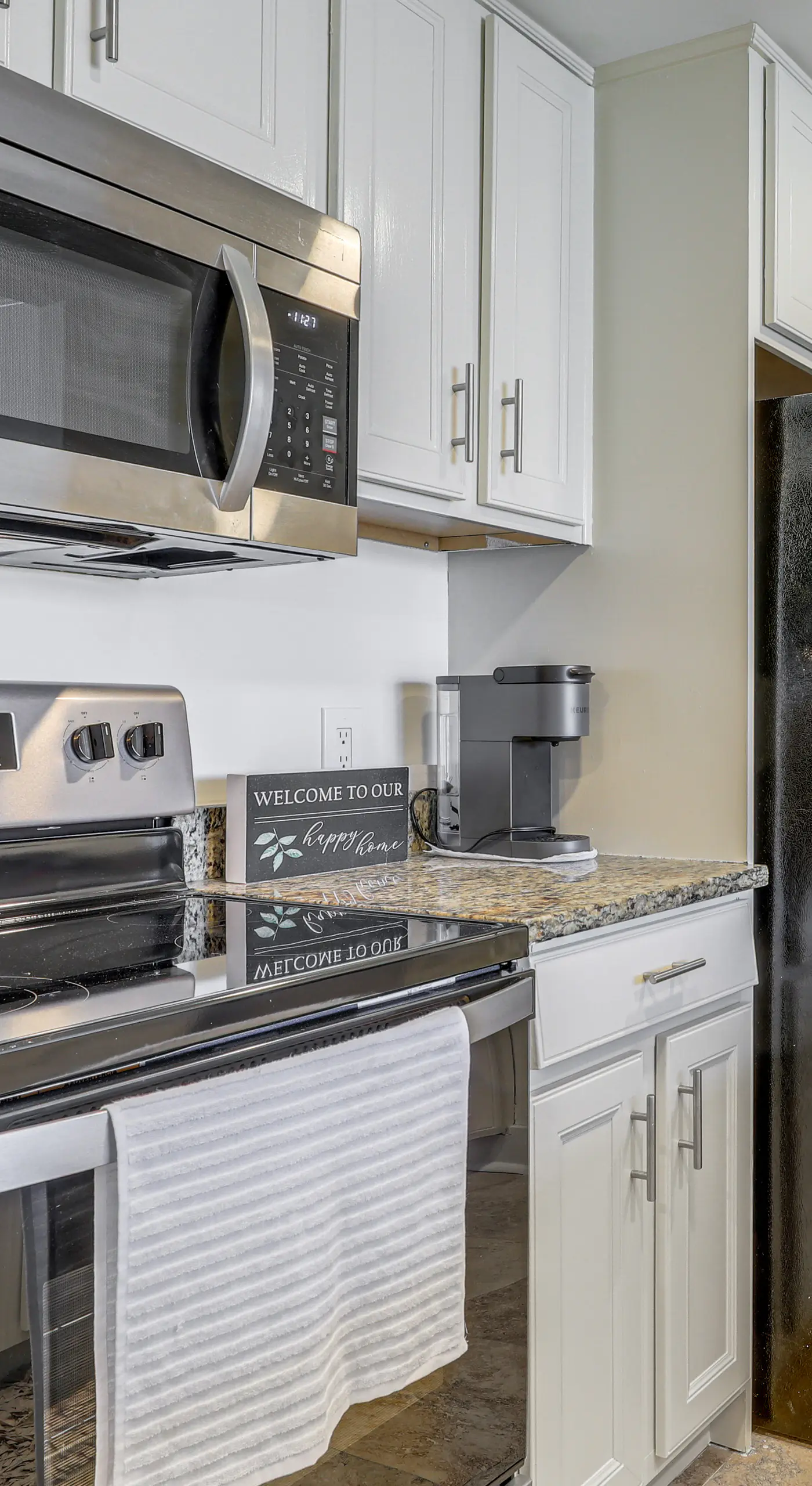 Balcony + Community Perks: Modern Atlanta Condo!