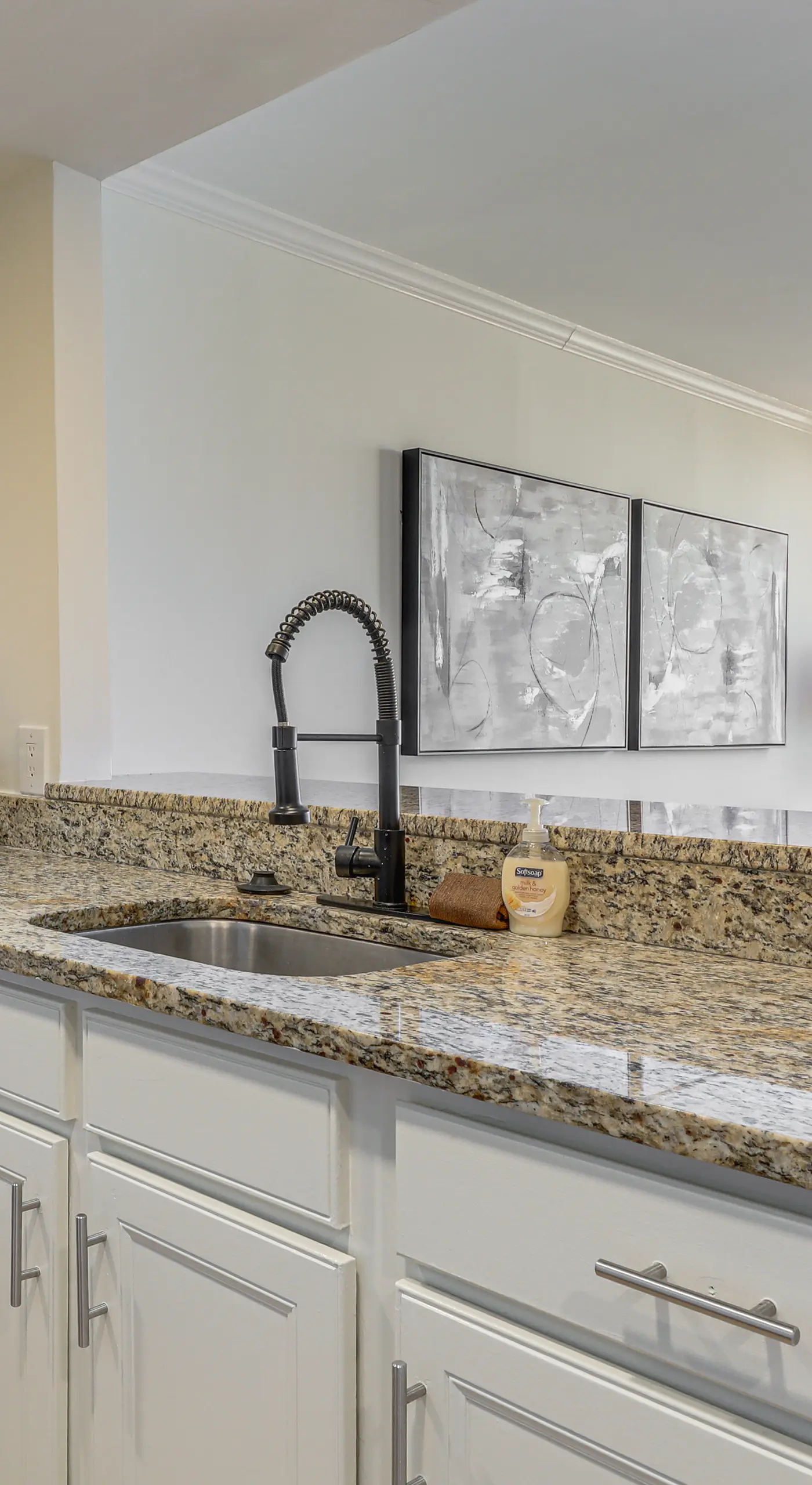 Balcony + Community Perks: Modern Atlanta Condo!