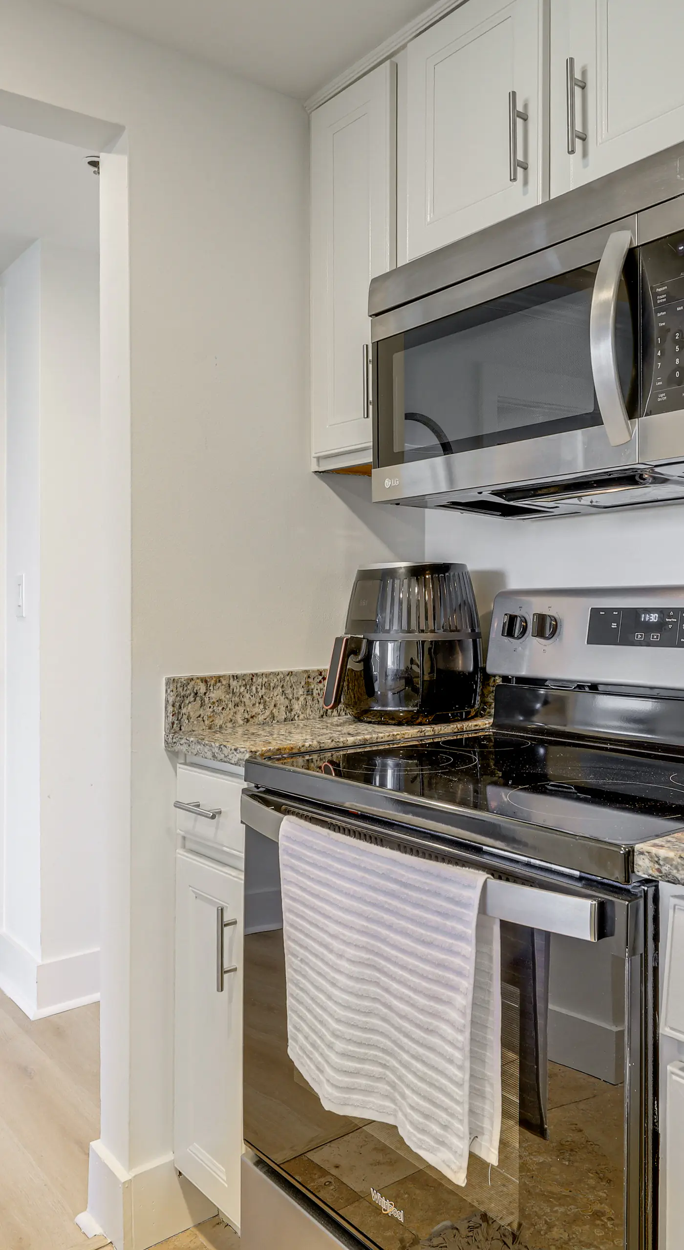 Balcony + Community Perks: Modern Atlanta Condo!