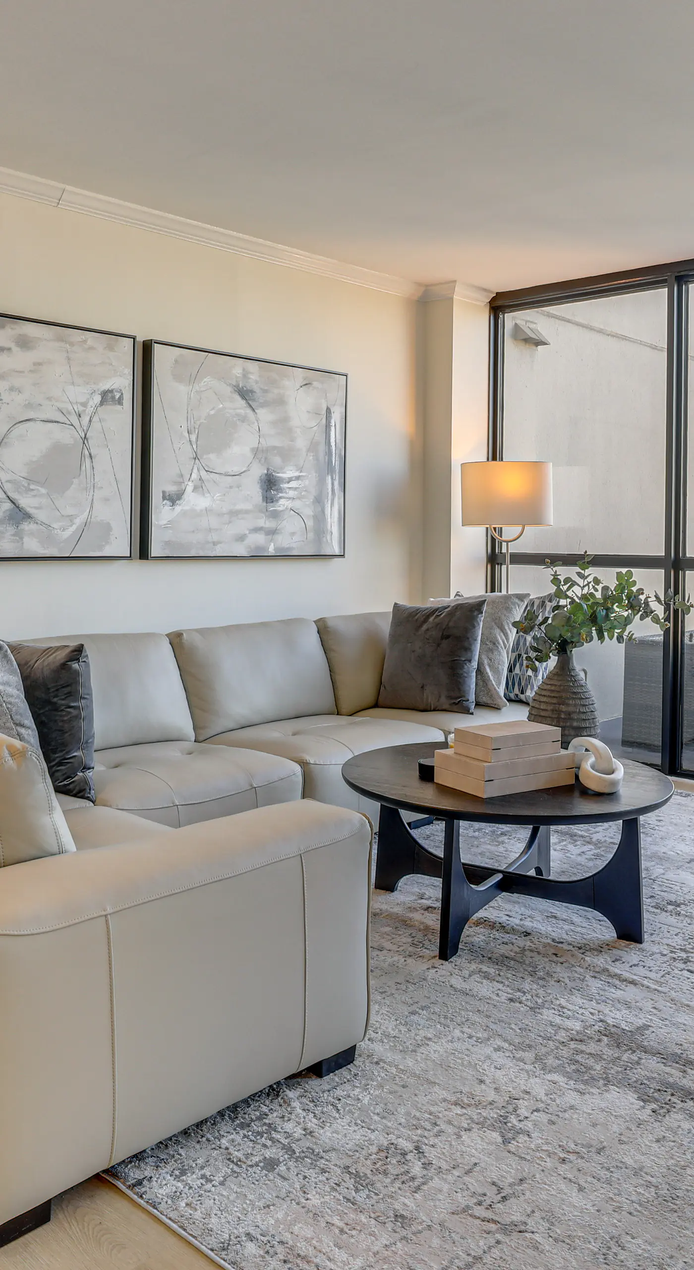 Balcony + Community Perks: Modern Atlanta Condo!