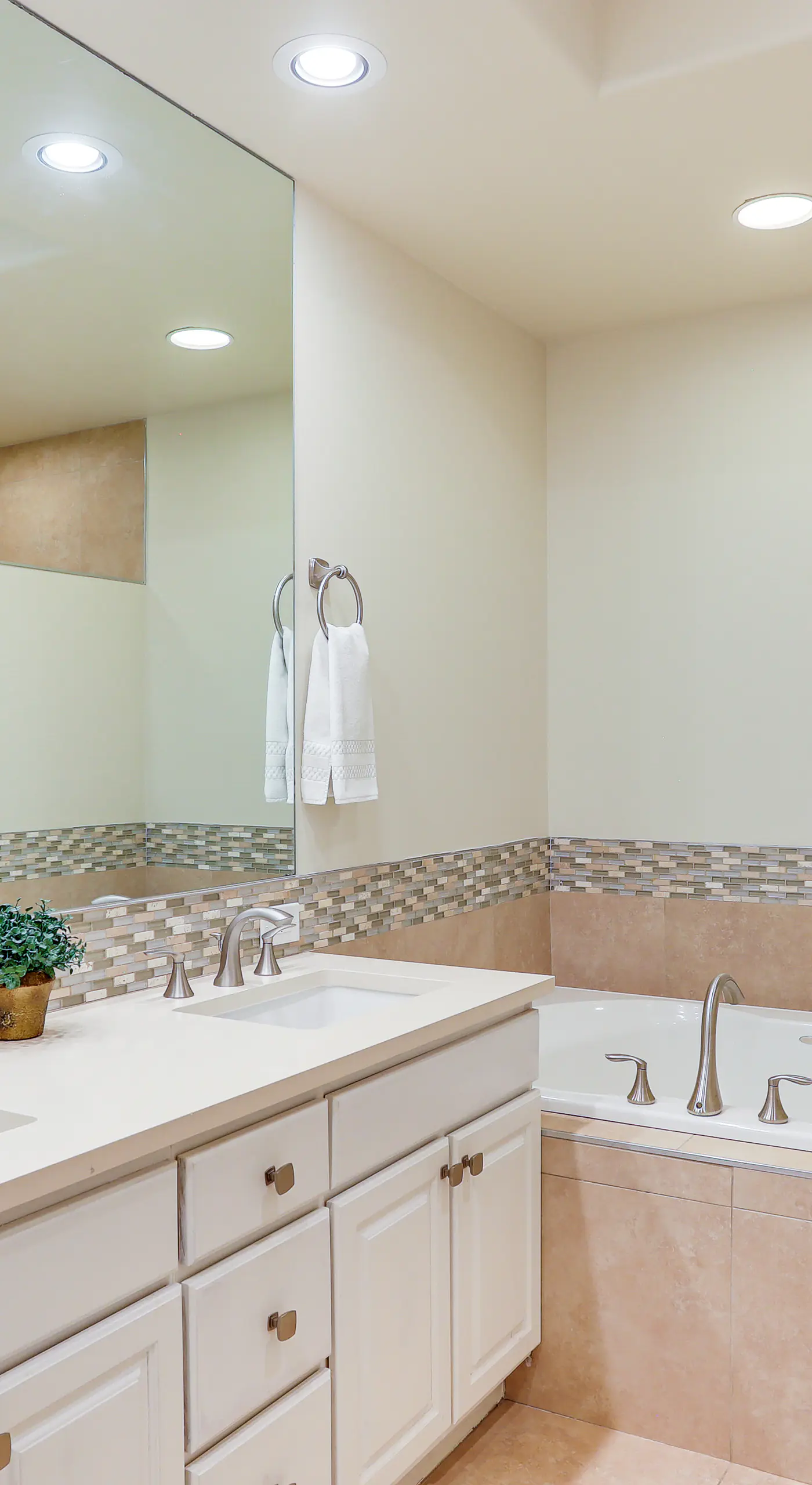 Walk to Lift: Arrowhead Ski Condo w/ Pool Access!