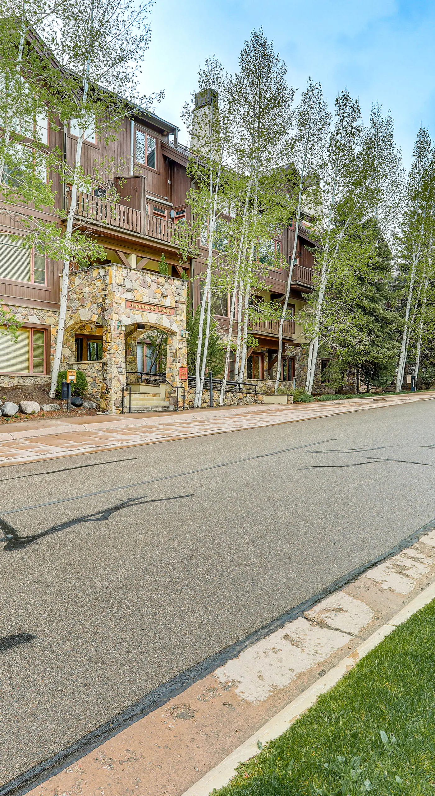 Walk to Lift: Arrowhead Ski Condo w/ Pool Access!