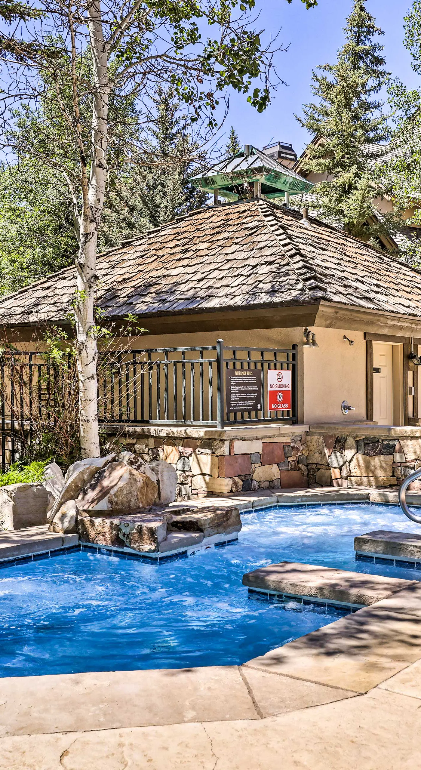 Walk to Lift: Arrowhead Ski Condo w/ Pool Access!