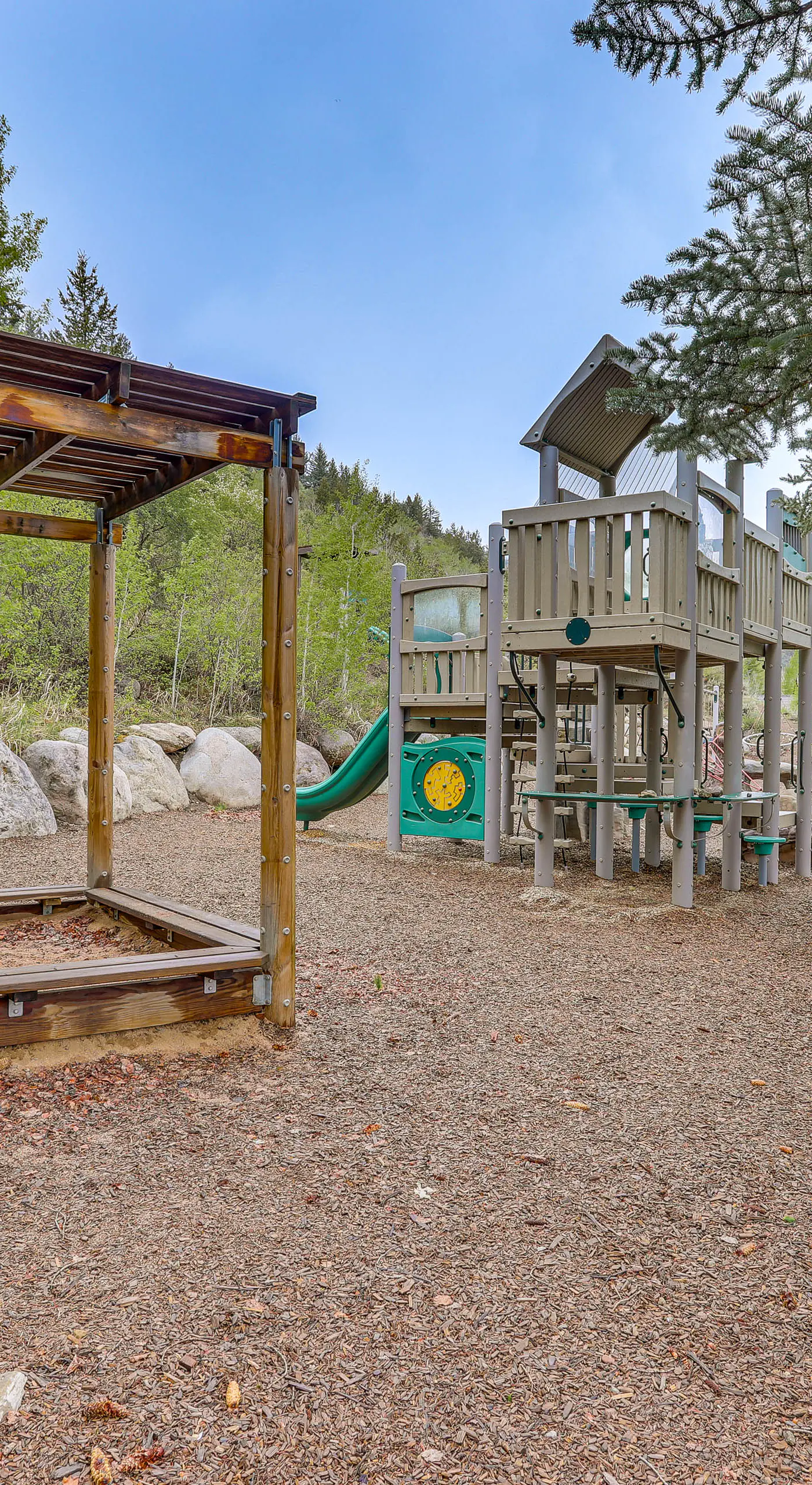 Walk to Lift: Arrowhead Ski Condo w/ Pool Access!