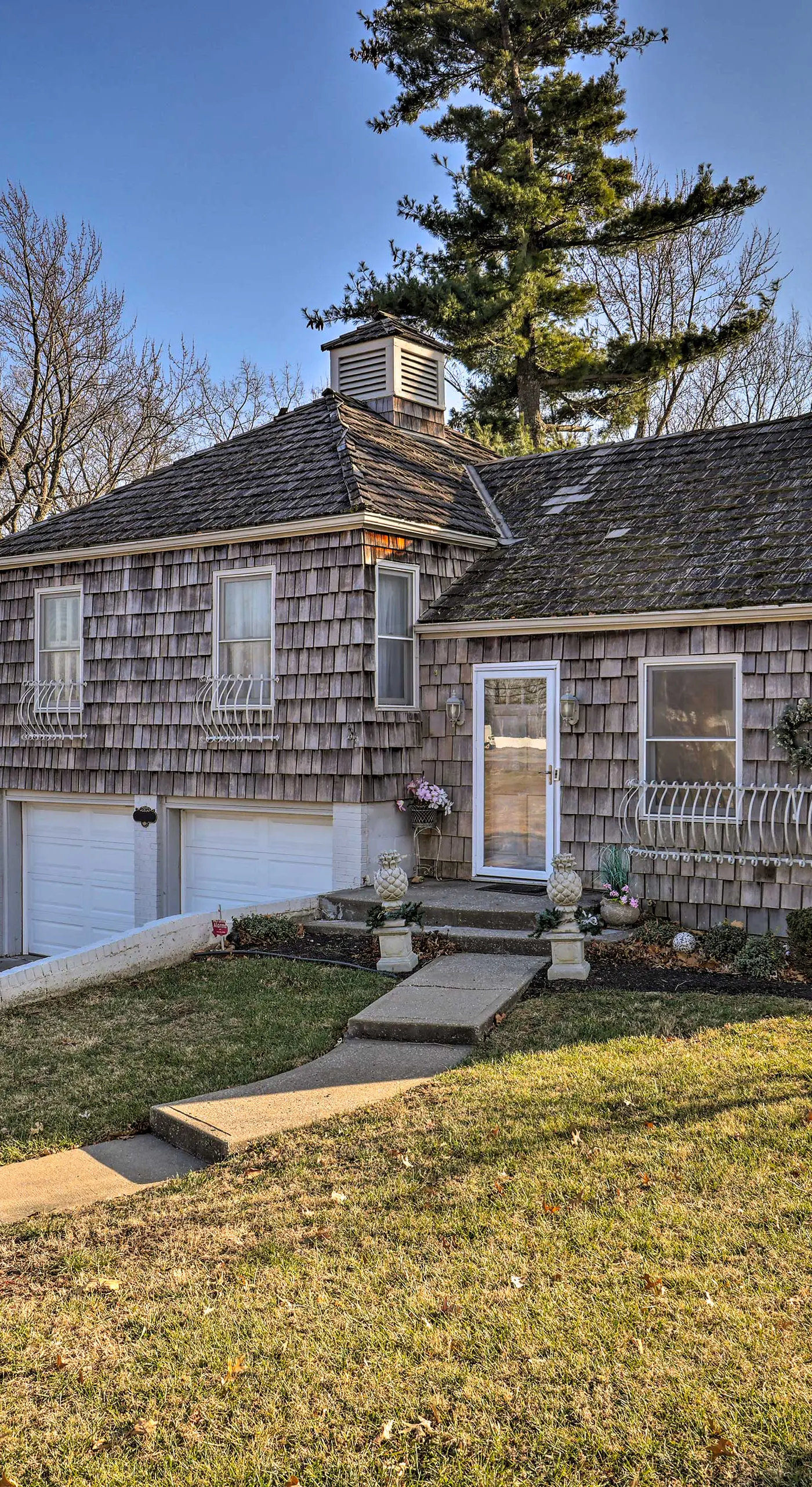 Cozy Kansas City Home w/ Yard - 9 Mi to Dtwn!