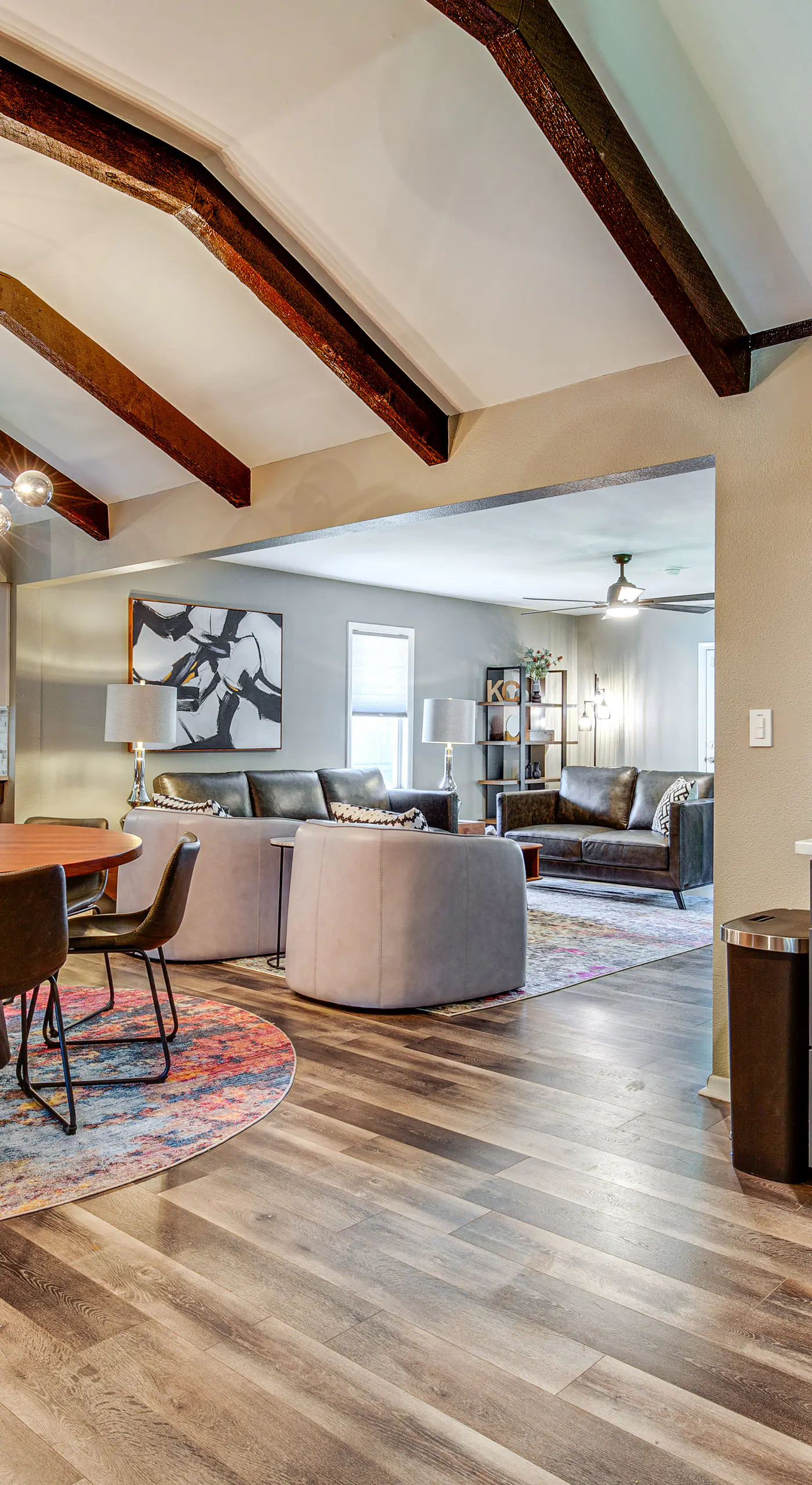 Chic Family-Friendly Home in Riverside: 7 Mi to KC