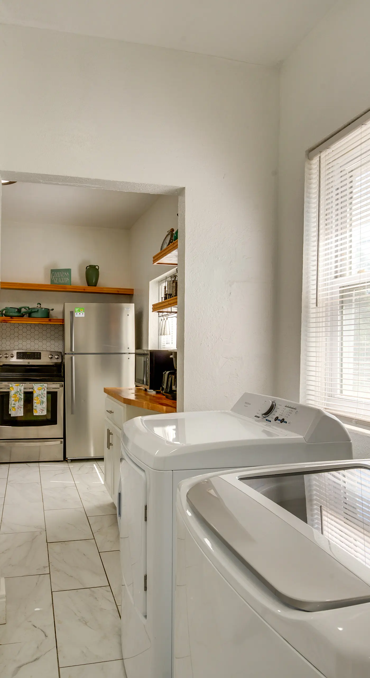 Modern 2BR Kansas City Condo Near Downtown