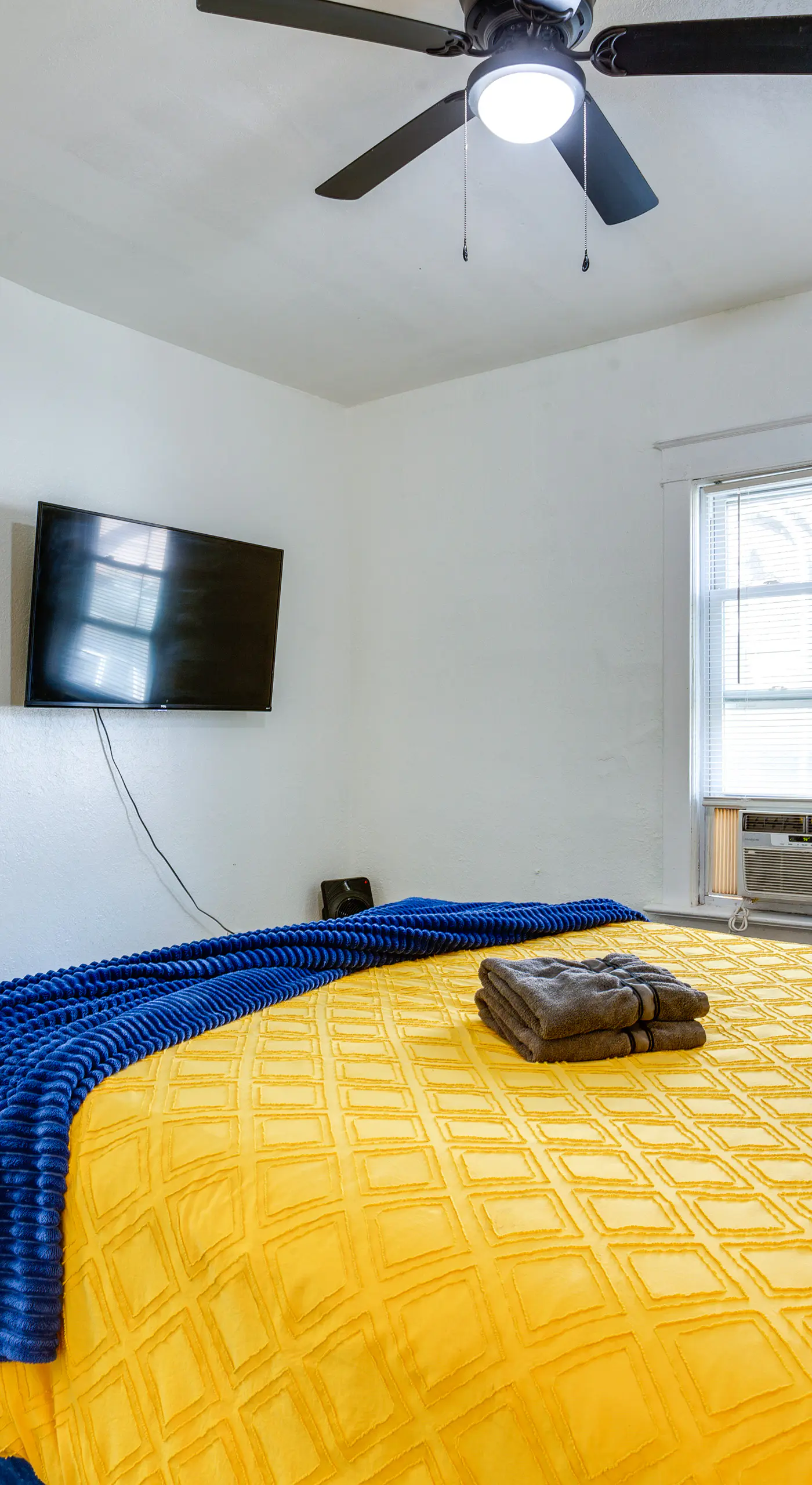 Modern 2BR Kansas City Condo Near Downtown