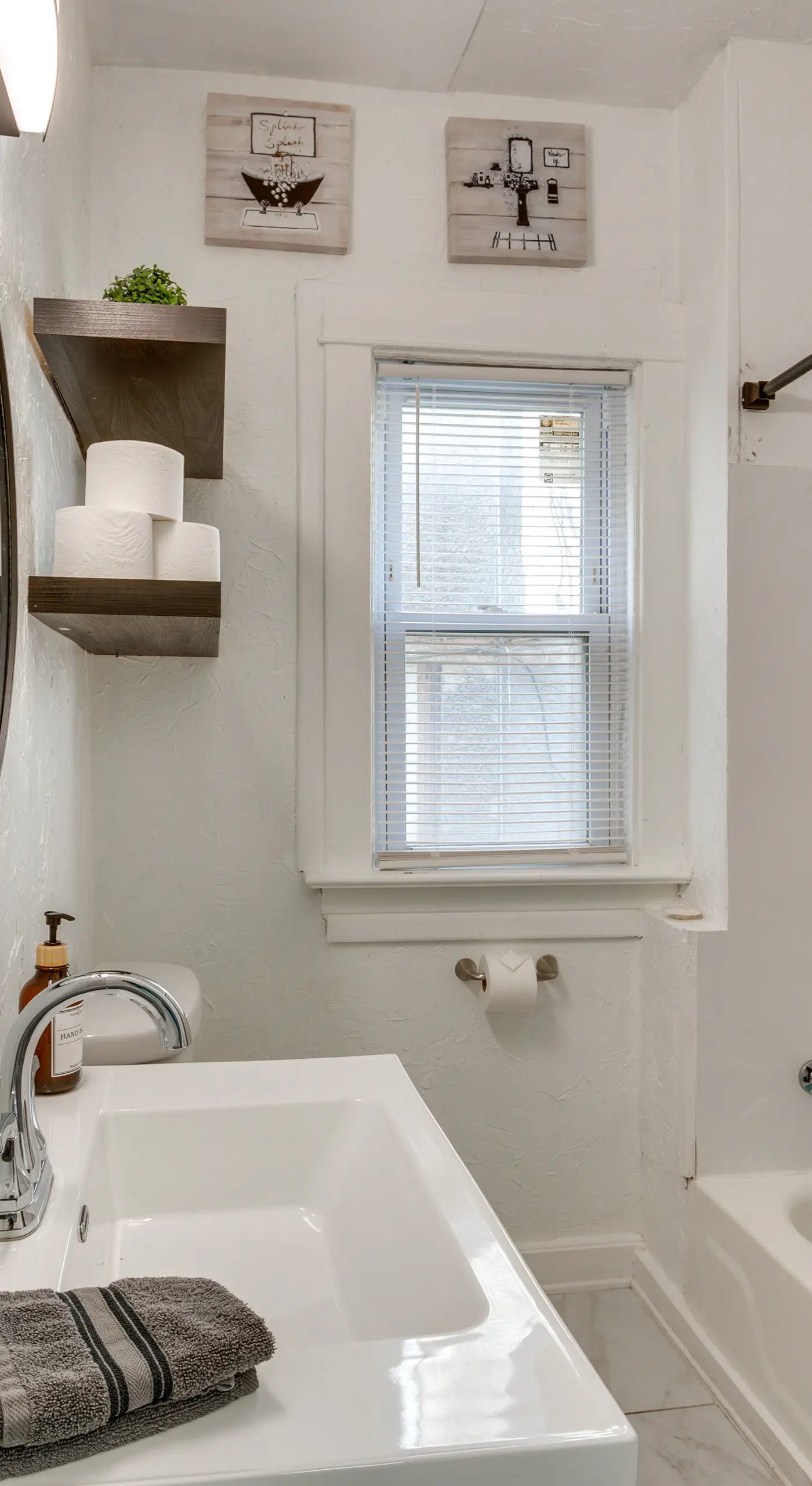 Modern 2BR Kansas City Condo Near Downtown