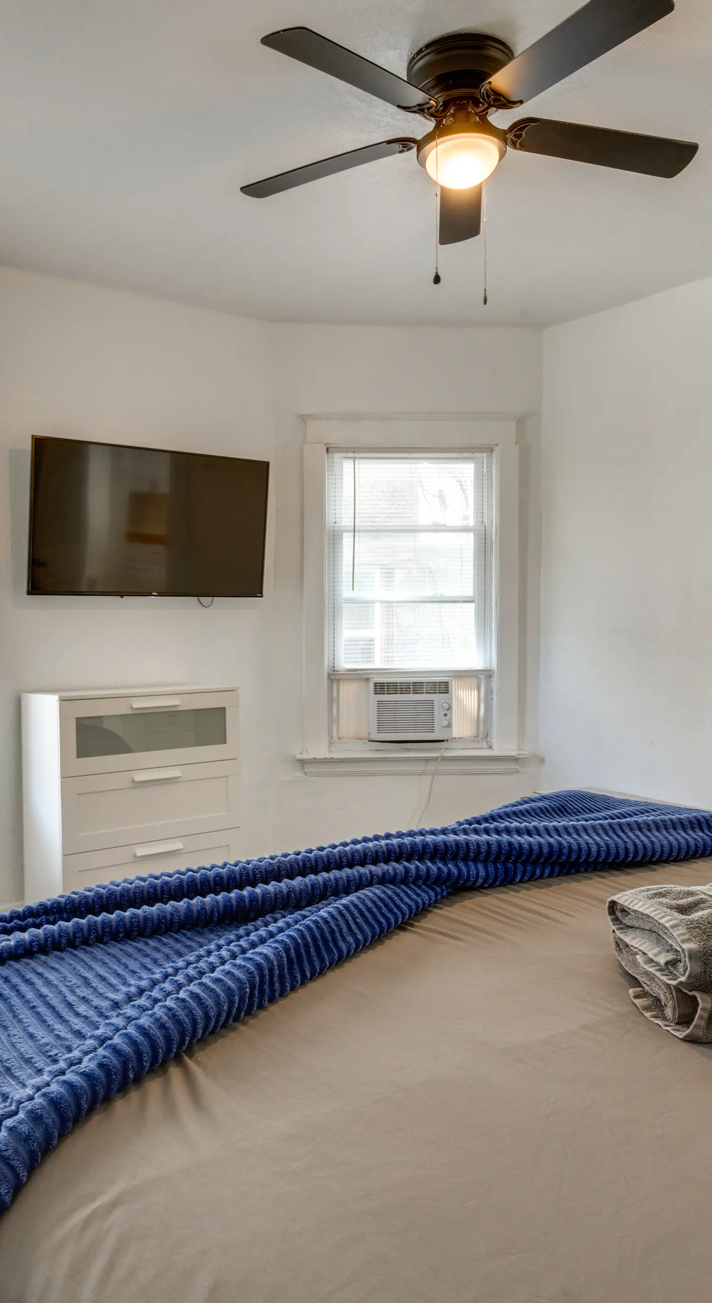 Modern 2BR Kansas City Condo Near Downtown
