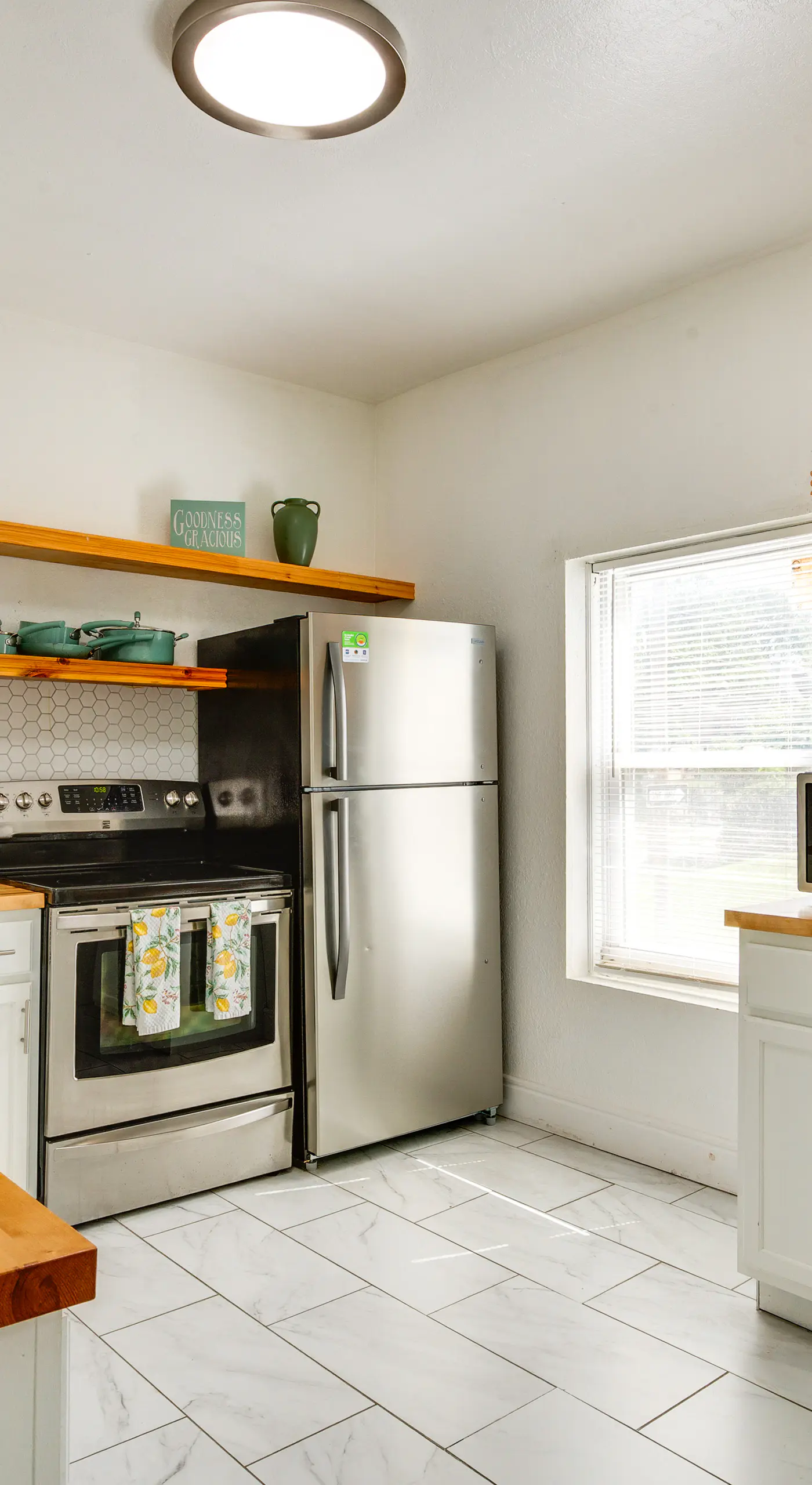 Modern 2BR Kansas City Condo Near Downtown