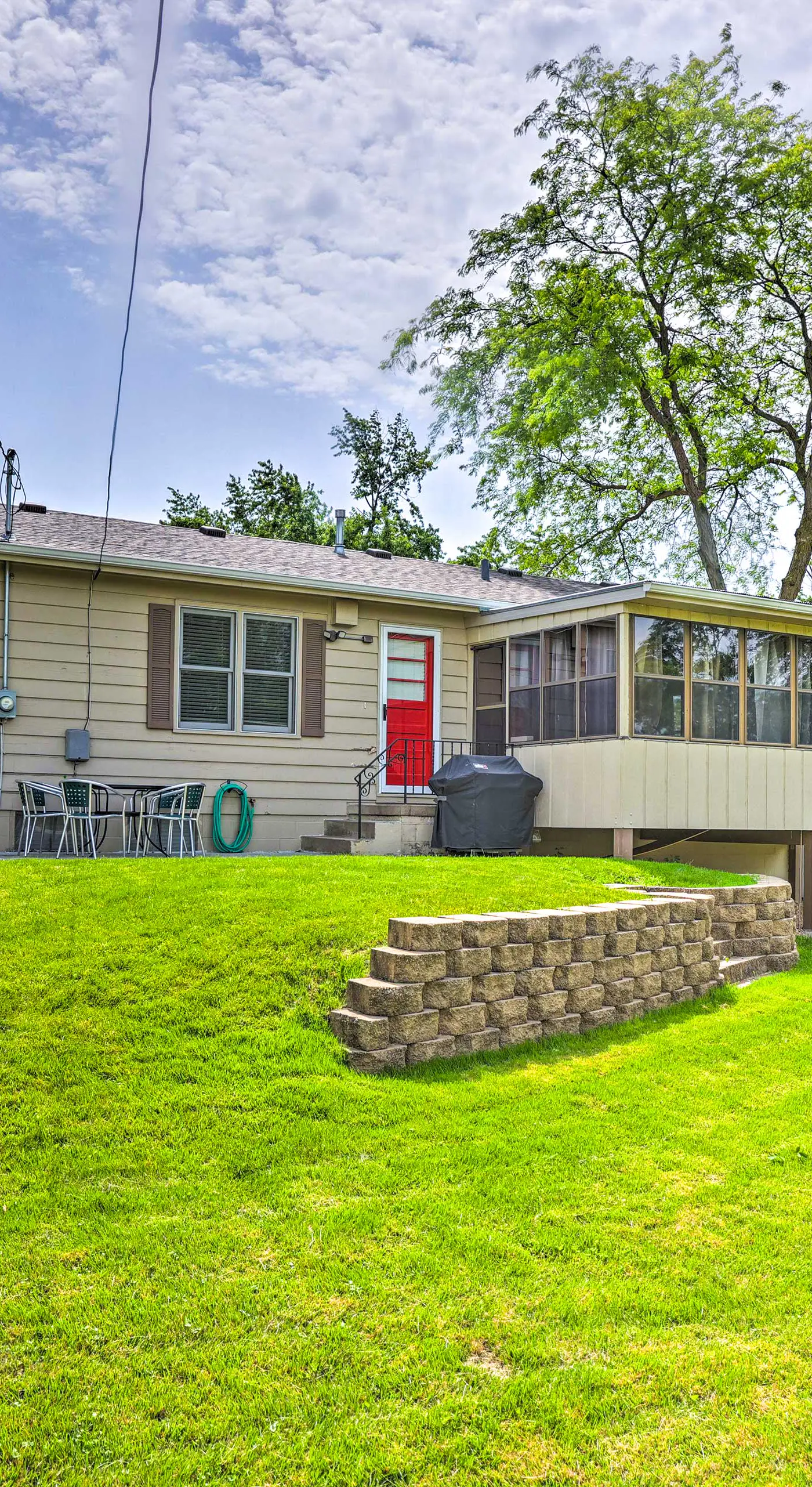 6 Mi to Old Market: Home w/ BBQ-Ready Patio!