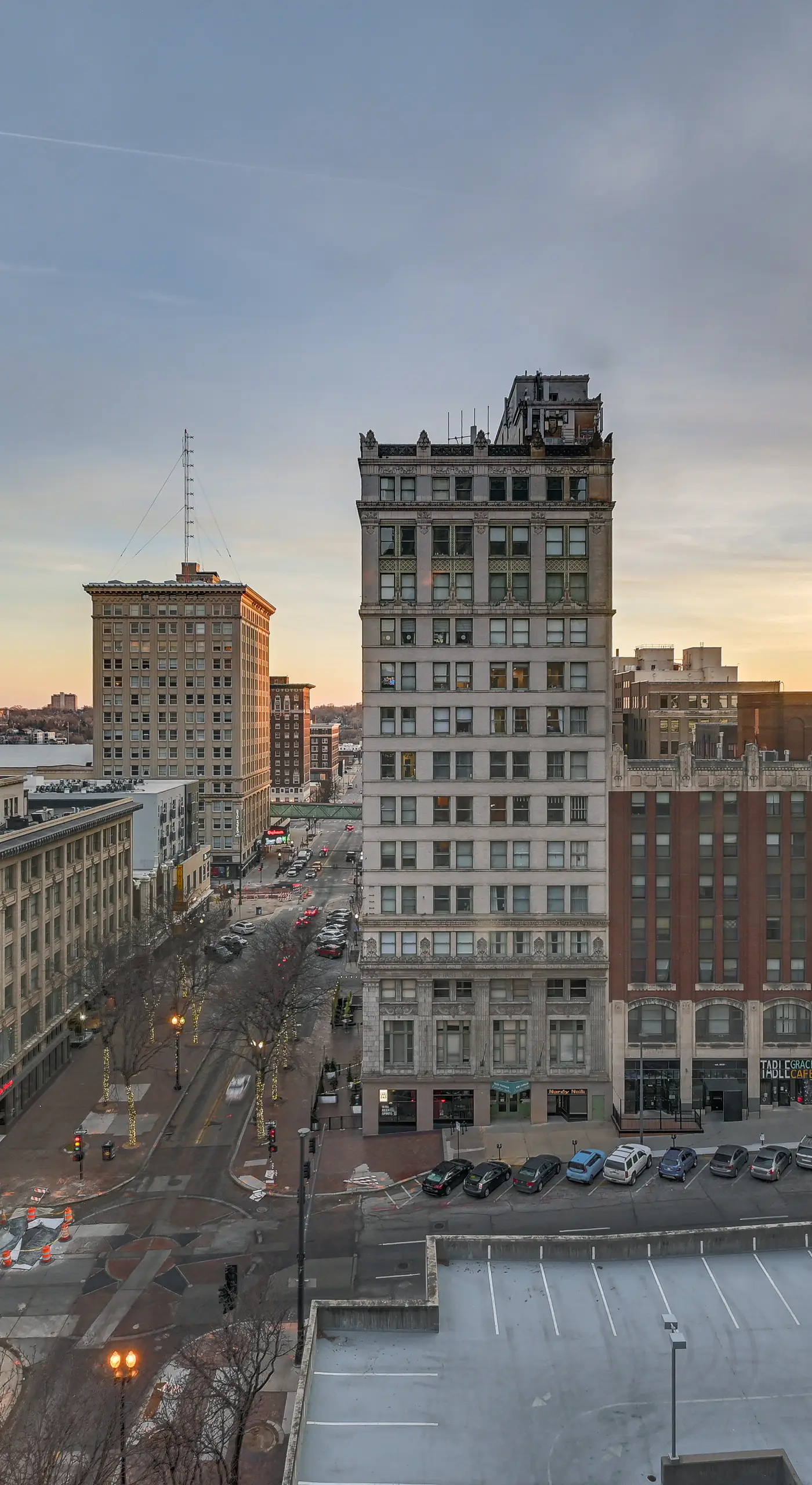 Heart of Dtwn Omaha: Historical Apt w/ Perks