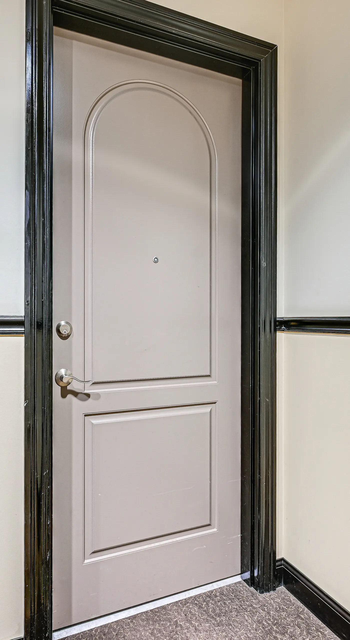 Heart of Dtwn Omaha: Historical Apt w/ Perks