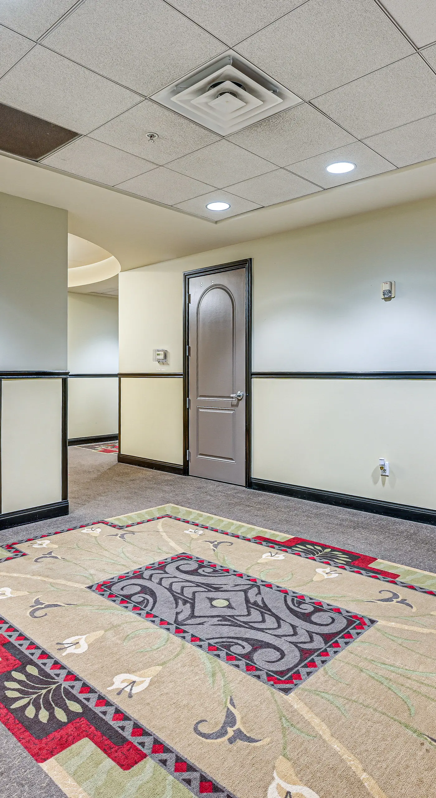 Heart of Dtwn Omaha: Historical Apt w/ Perks