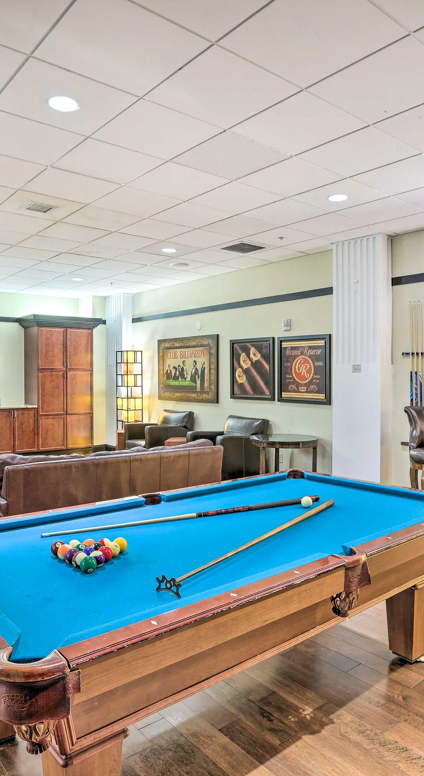 Heart of Dtwn Omaha: Historical Apt w/ Perks
