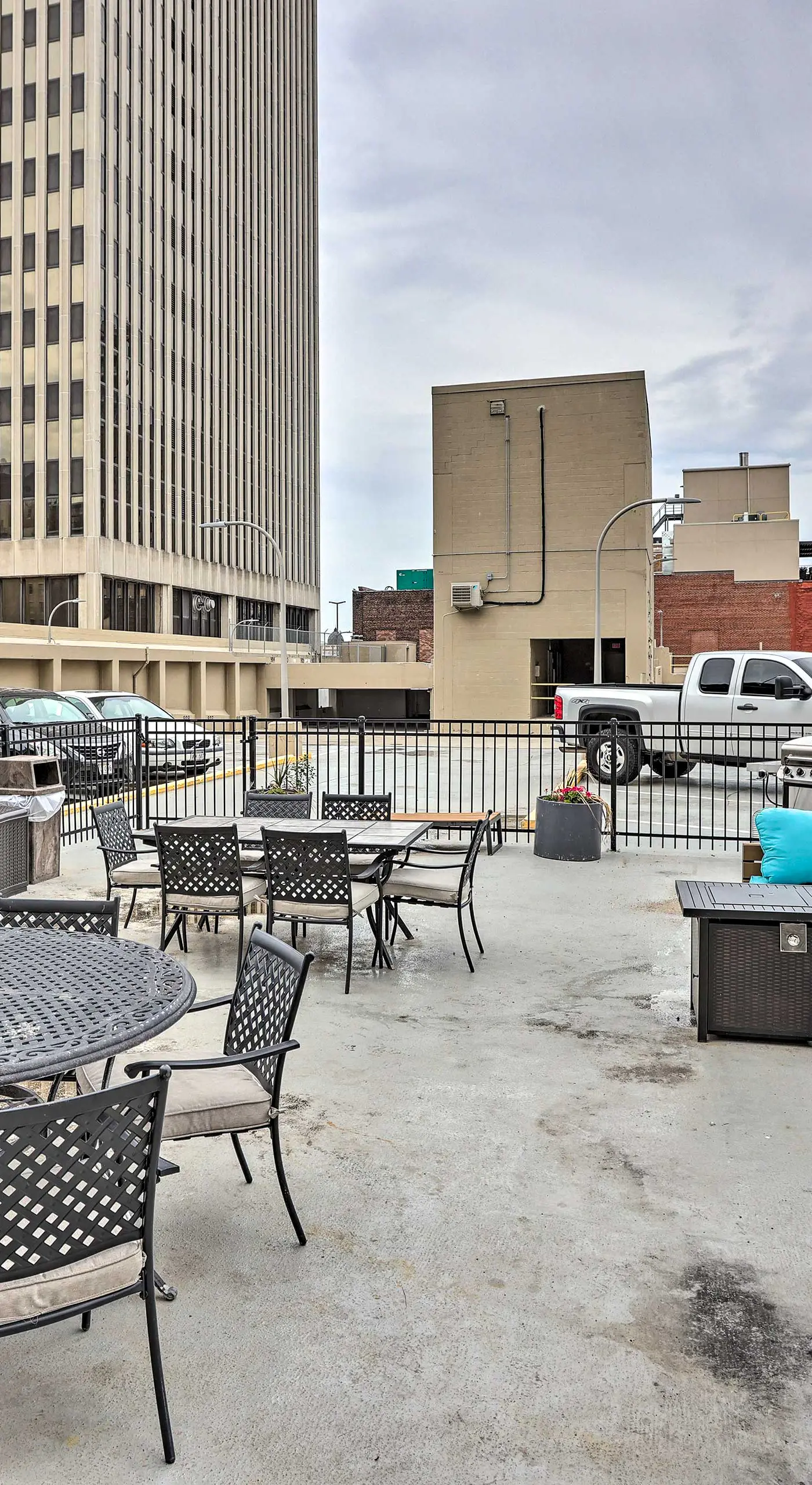 Heart of Dtwn Omaha: Historical Apt w/ Perks