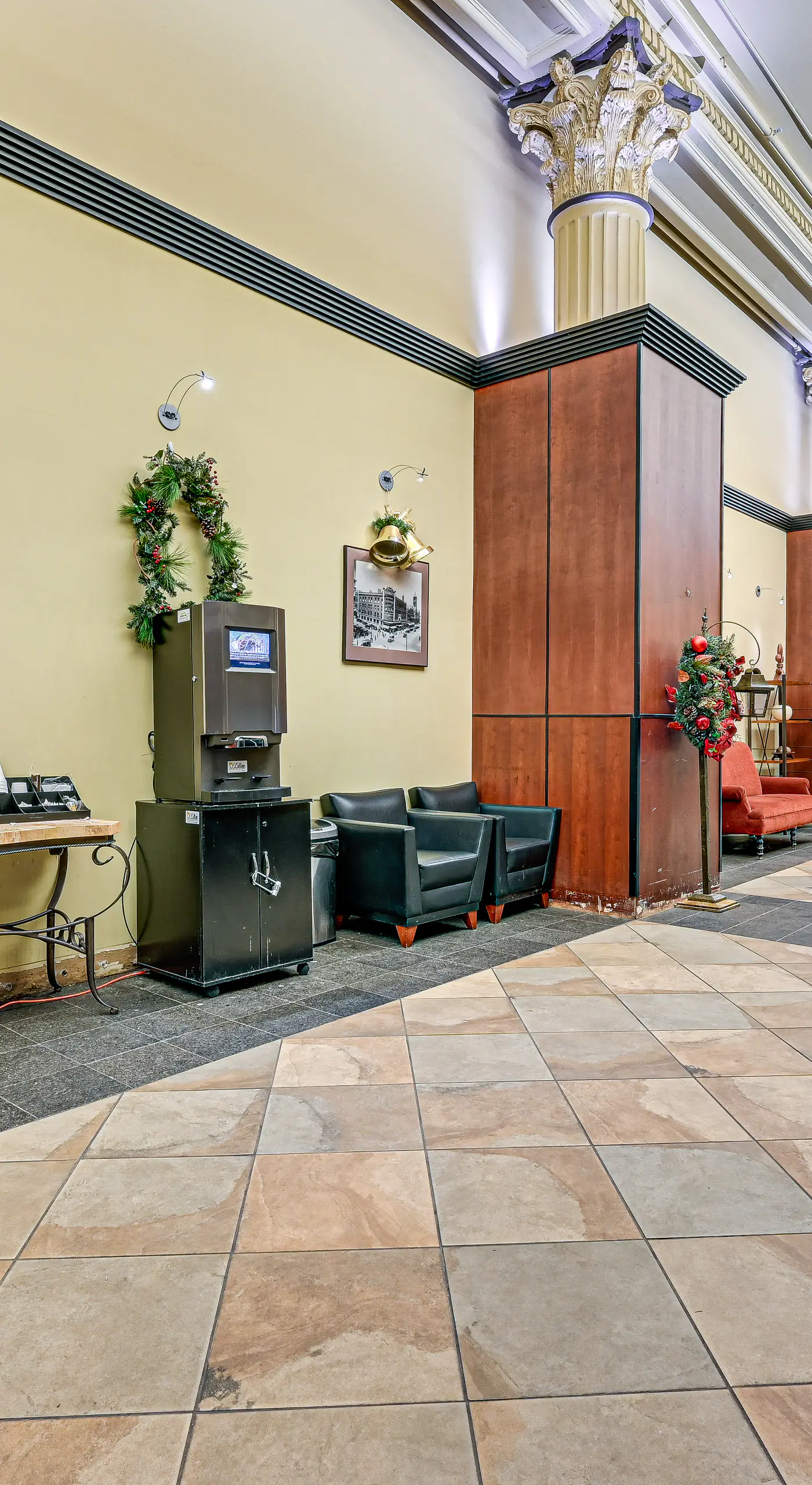 Heart of Dtwn Omaha: Historical Apt w/ Perks